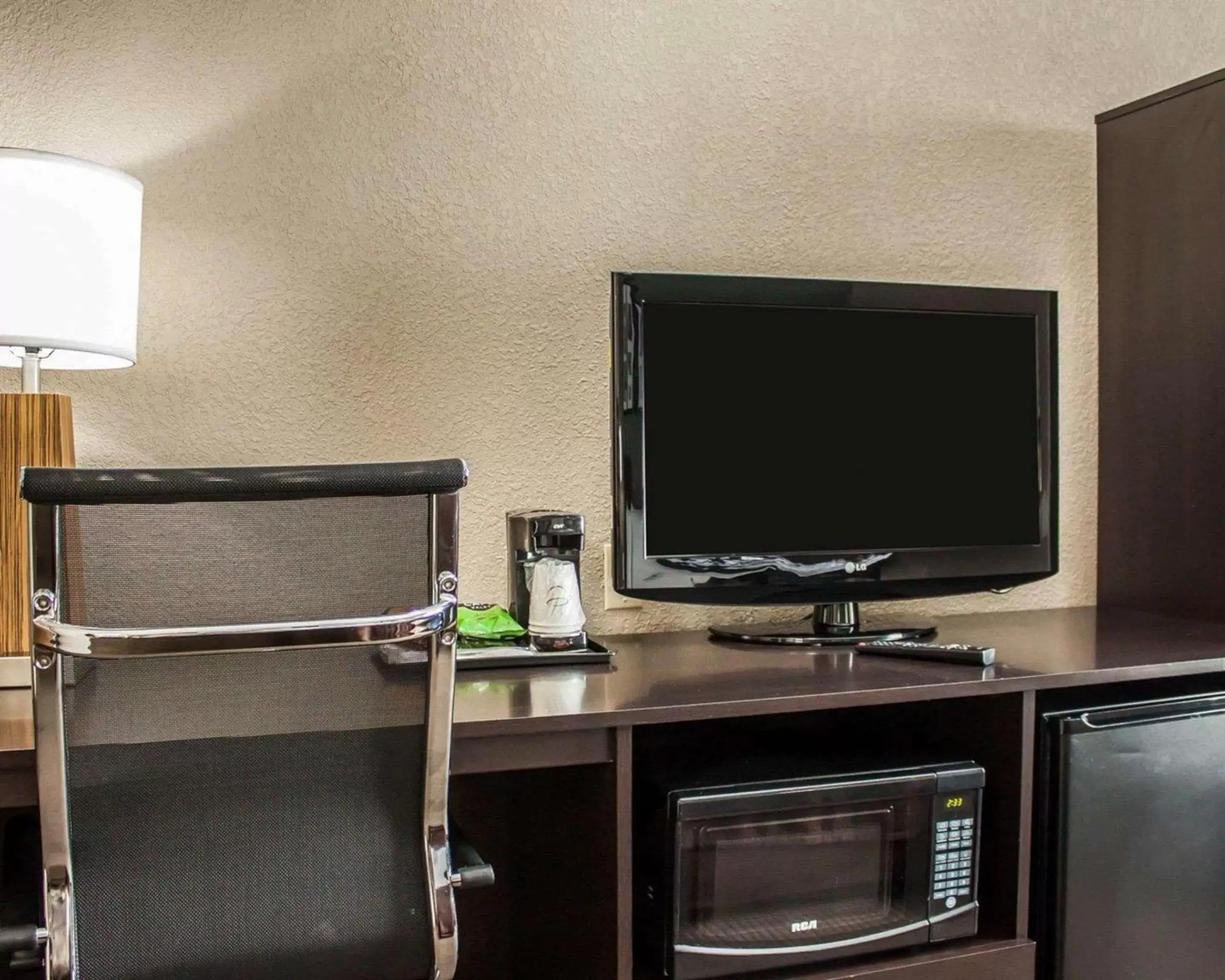 Photo of the whole room, TV/Entertainment Center in Sleep Inn - Nampa