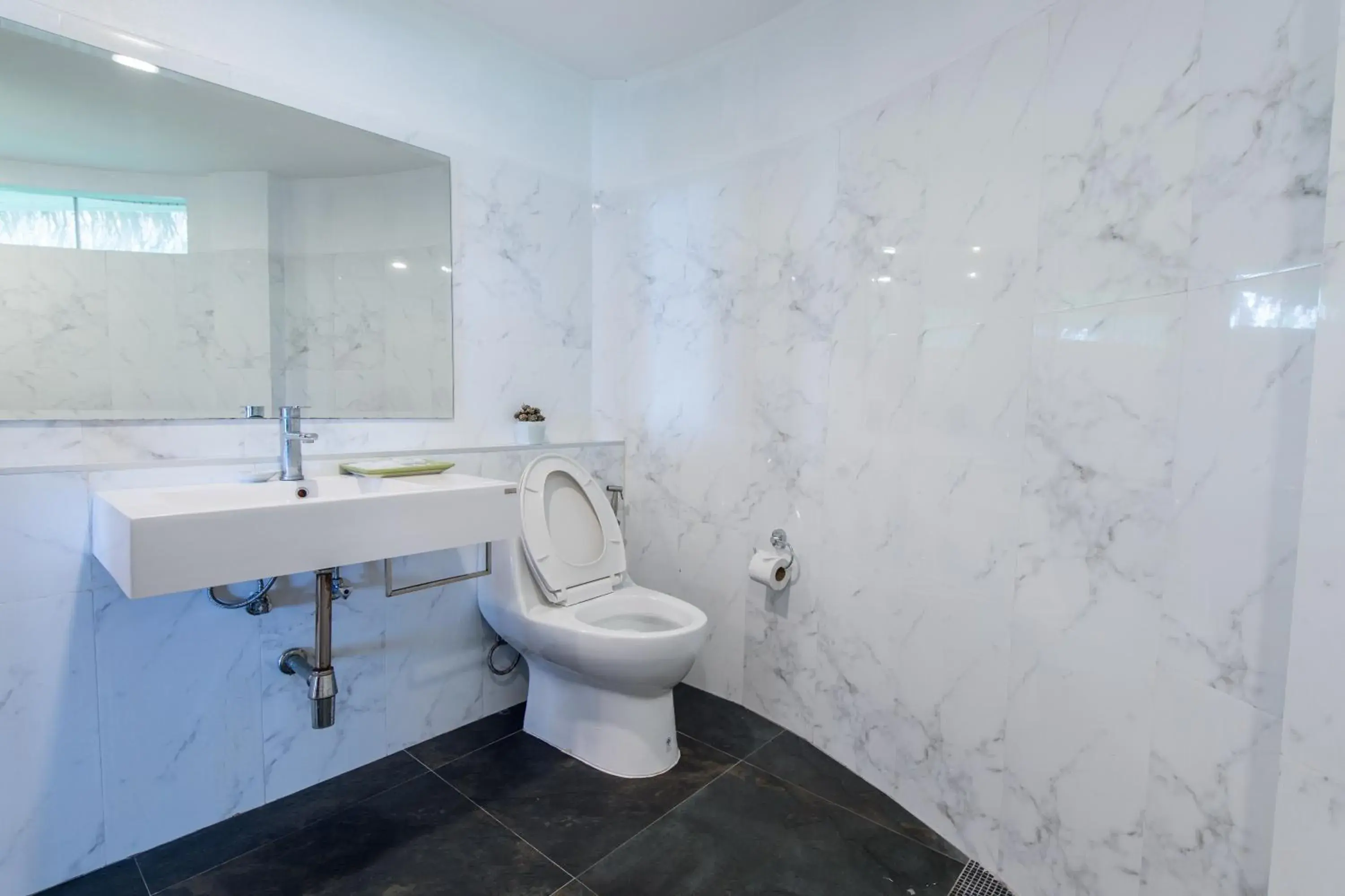 Bathroom in Twin Bay Resort - SHA Extra Plus