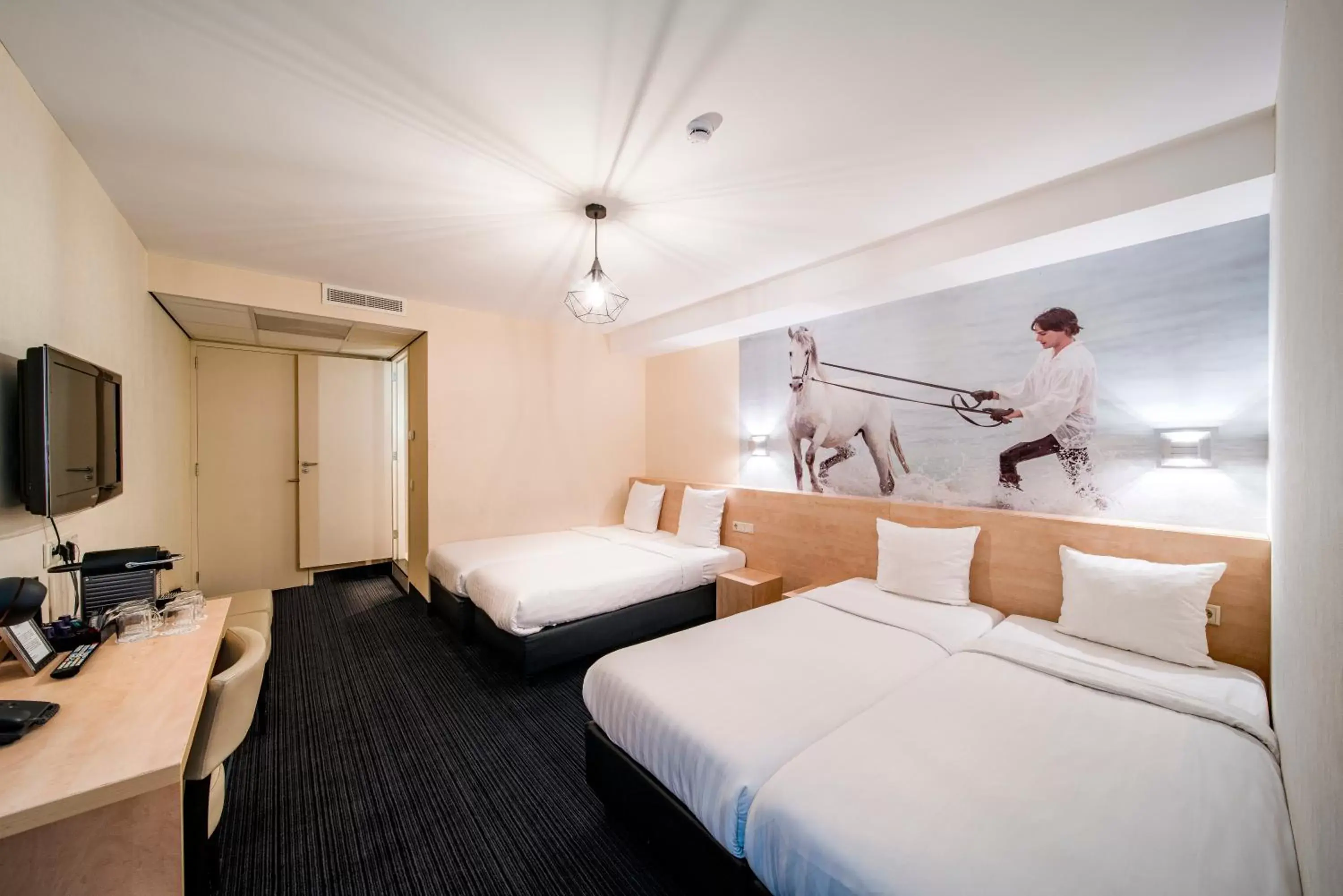 Photo of the whole room, Bed in Hotel Iron Horse Amsterdam
