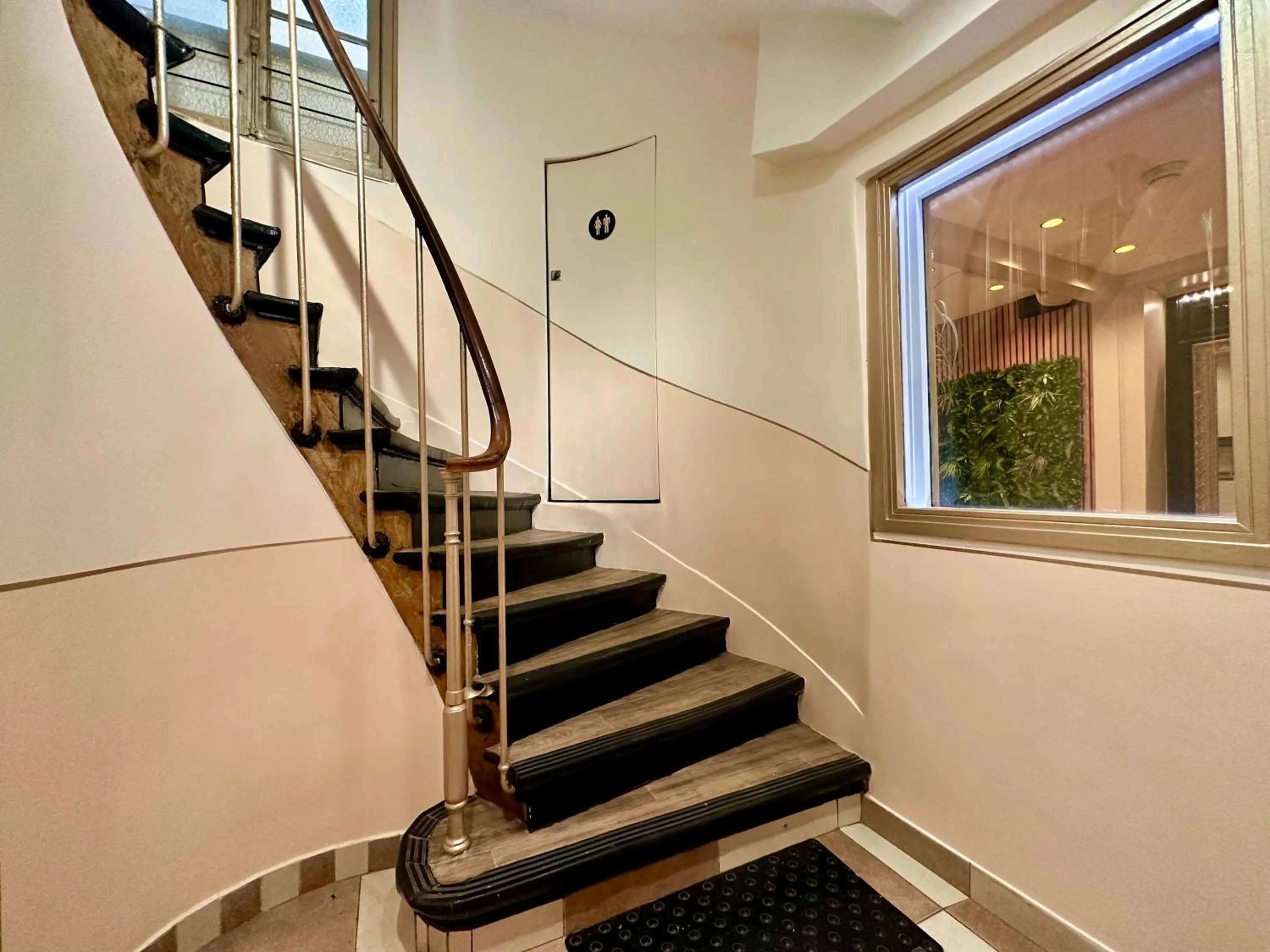 Property building in Hotel Nation Montmartre