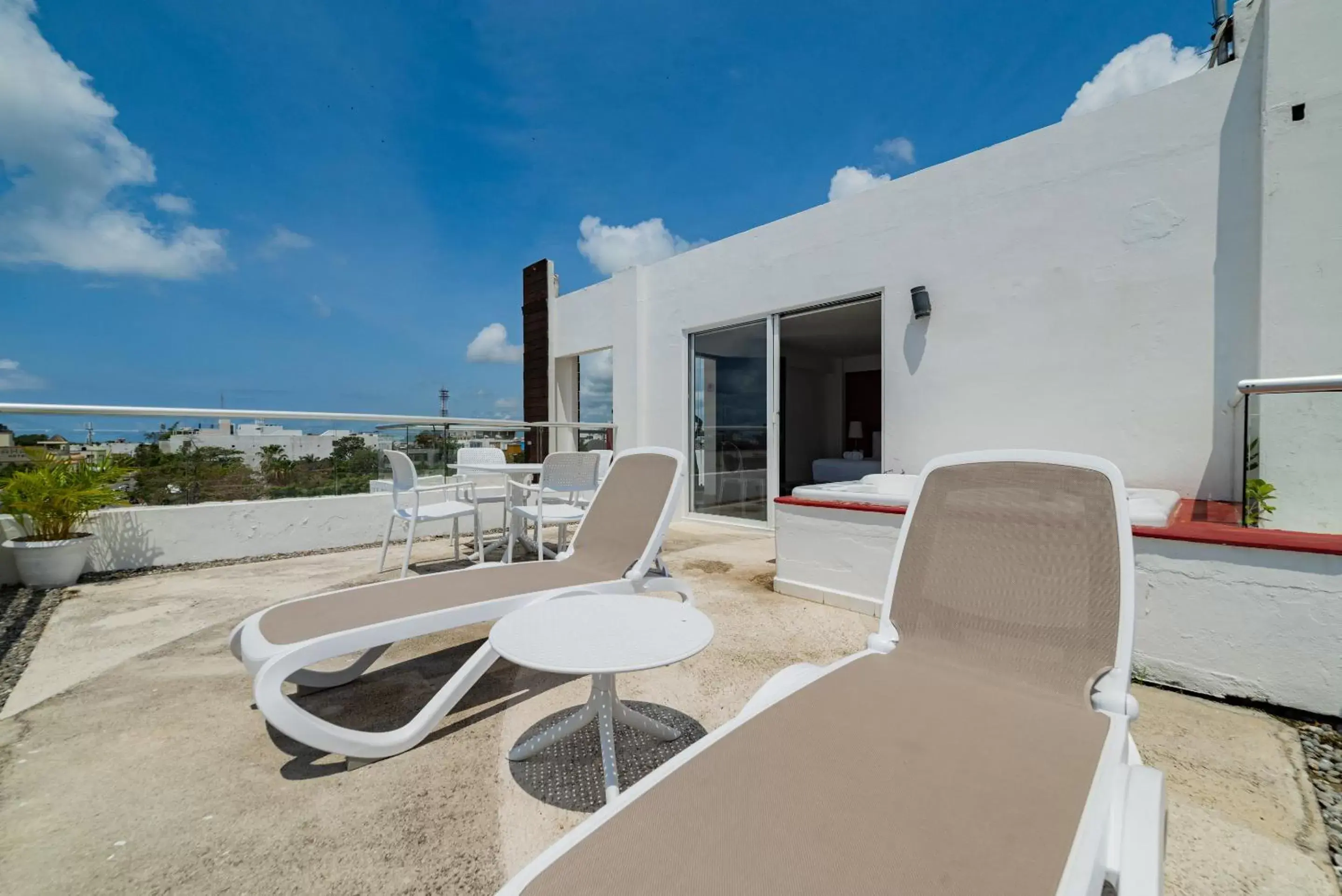 Patio in Hotel Cache