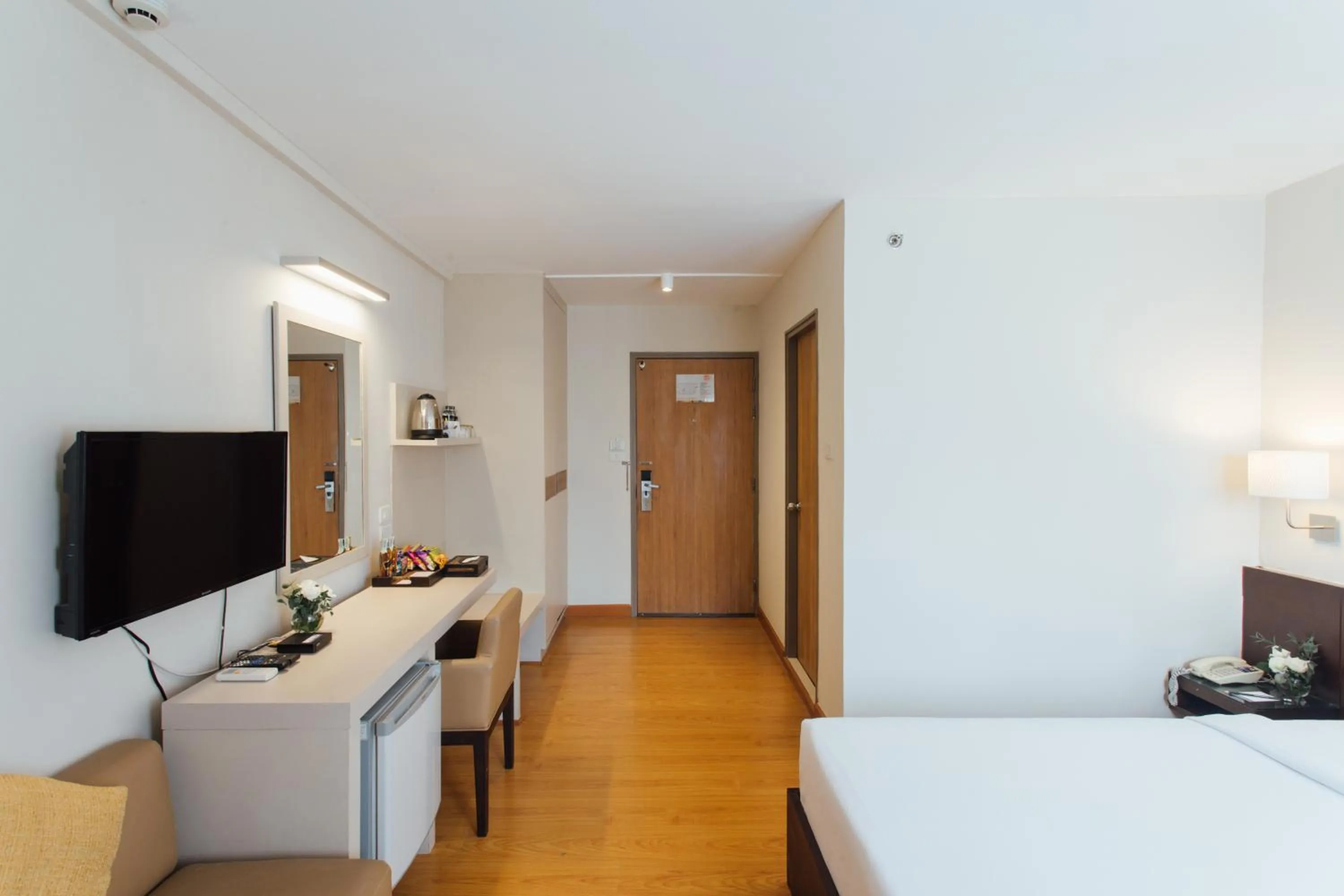 Bathroom, Bed in Seasons Siam Hotel