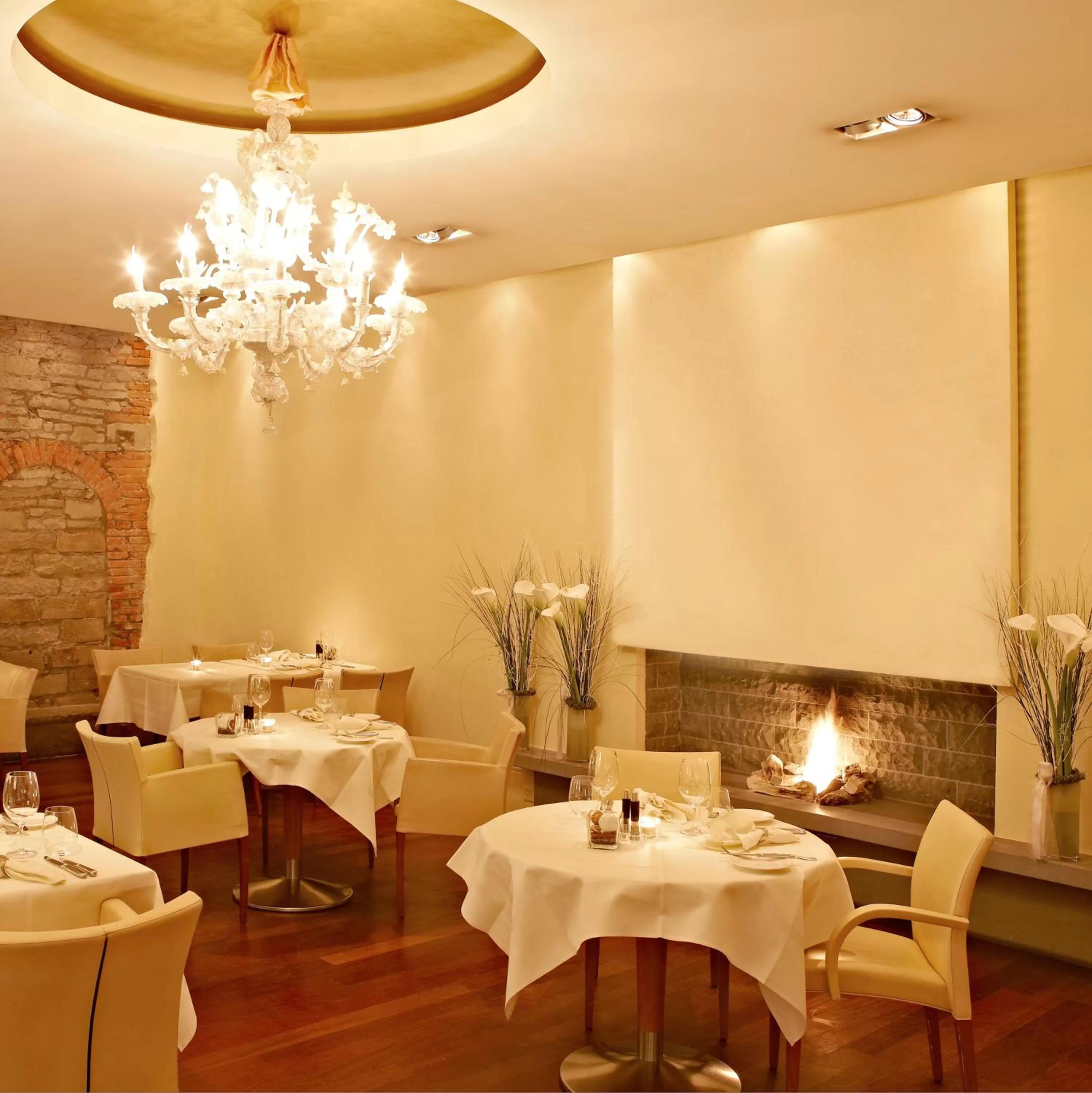 Restaurant/places to eat in Hotel des Balances