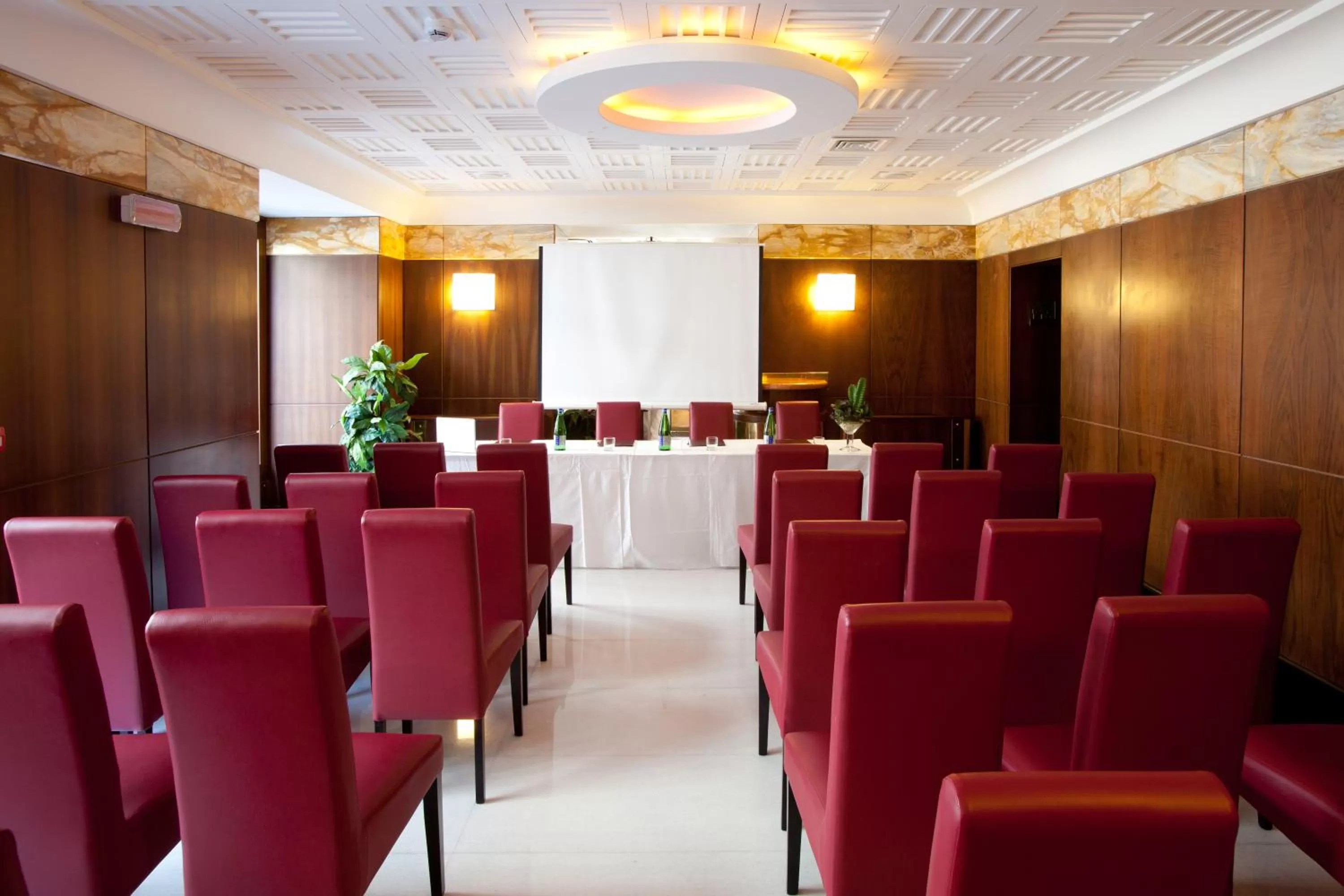 Business facilities in Hotel Naples