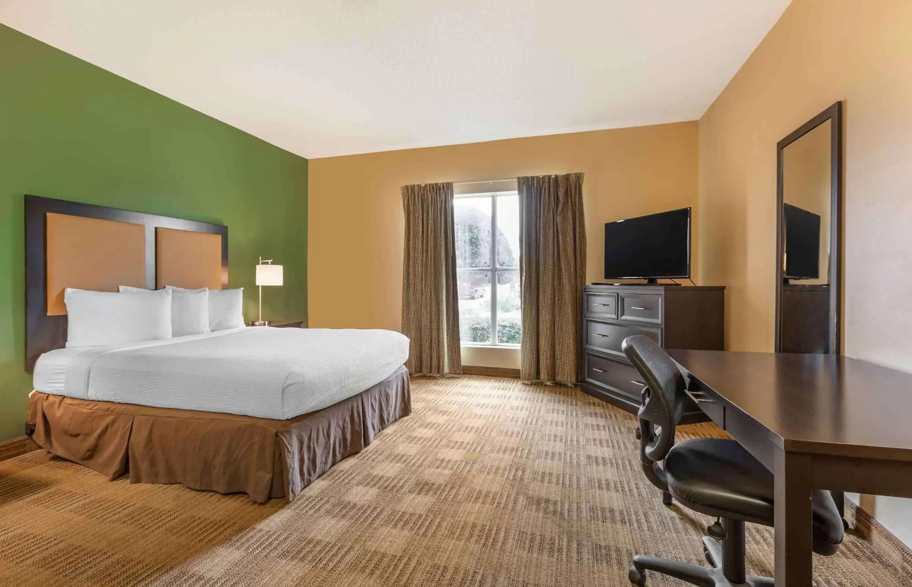 Bedroom in Extended Stay America Suites - Dallas - Frankford Road