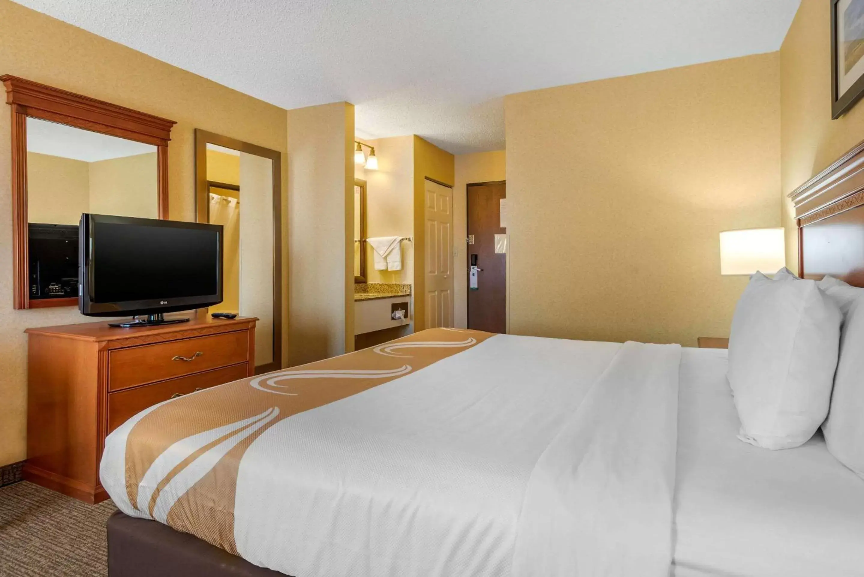 Photo of the whole room, Bed in Quality Inn I-25