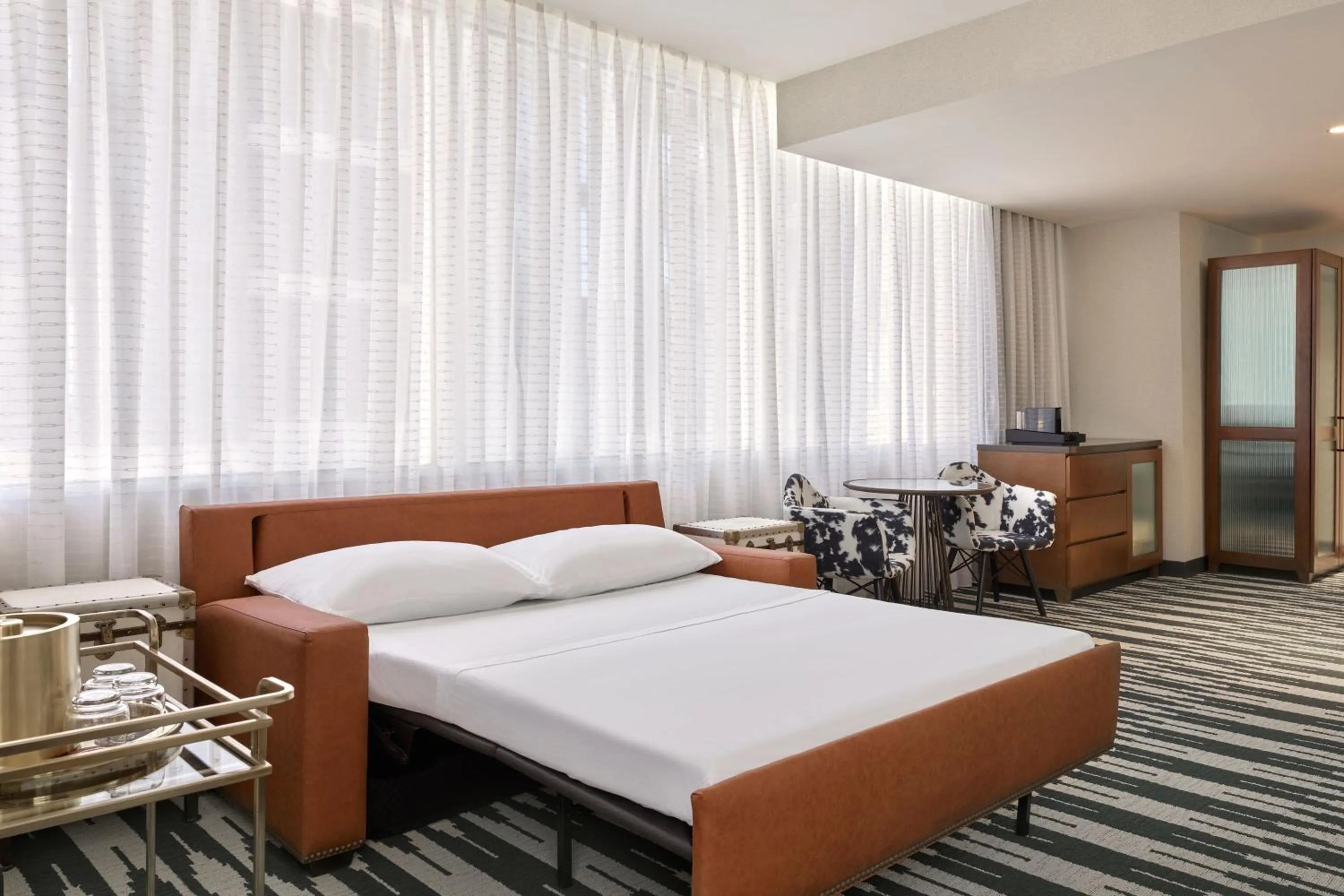 Photo of the whole room, Bed in The Leo Kent Hotel, Tucson, a Tribute Portfolio Hotel