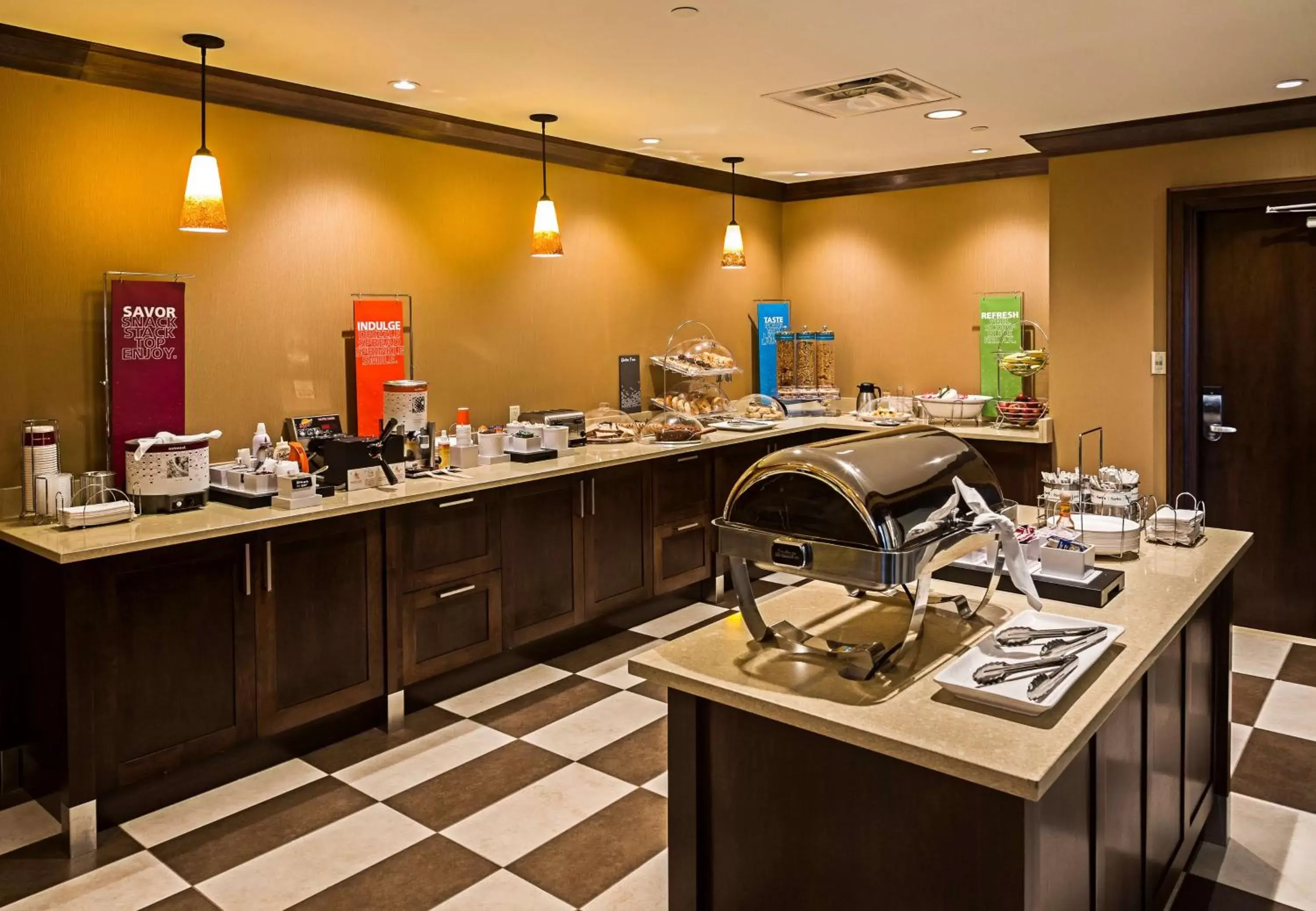 Dining area, Restaurant/Places to Eat in Hampton Inn by Hilton Ottawa Airport