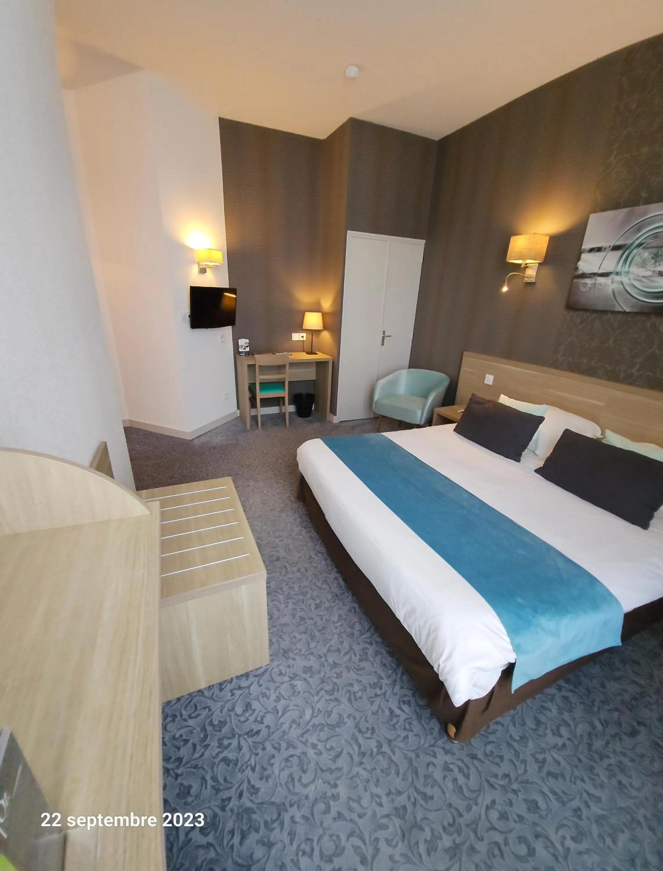 Decorative detail, Bed in Hôtel Le Rohan Charme et Caractère