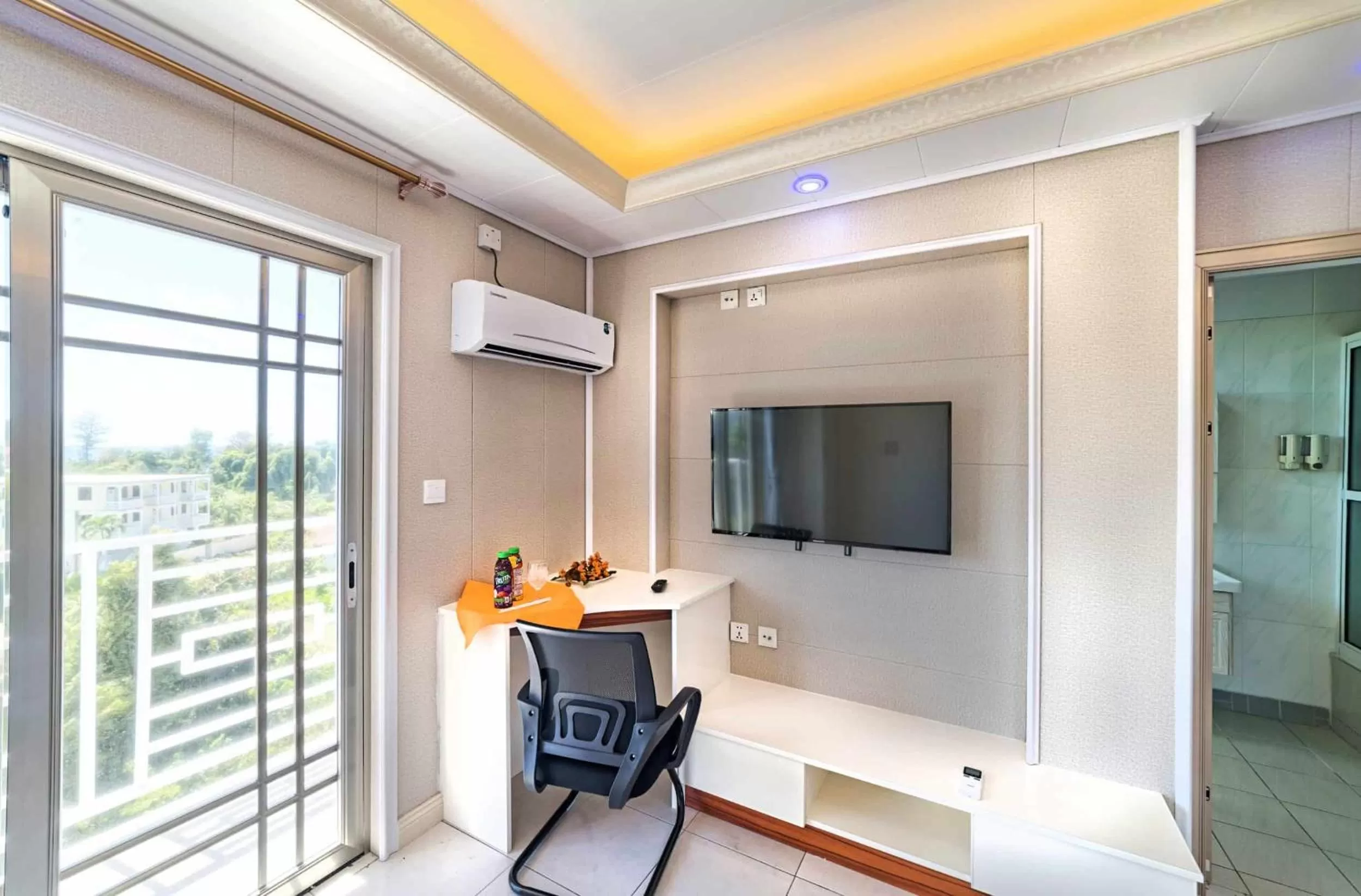 TV and multimedia in Riverside Hotel