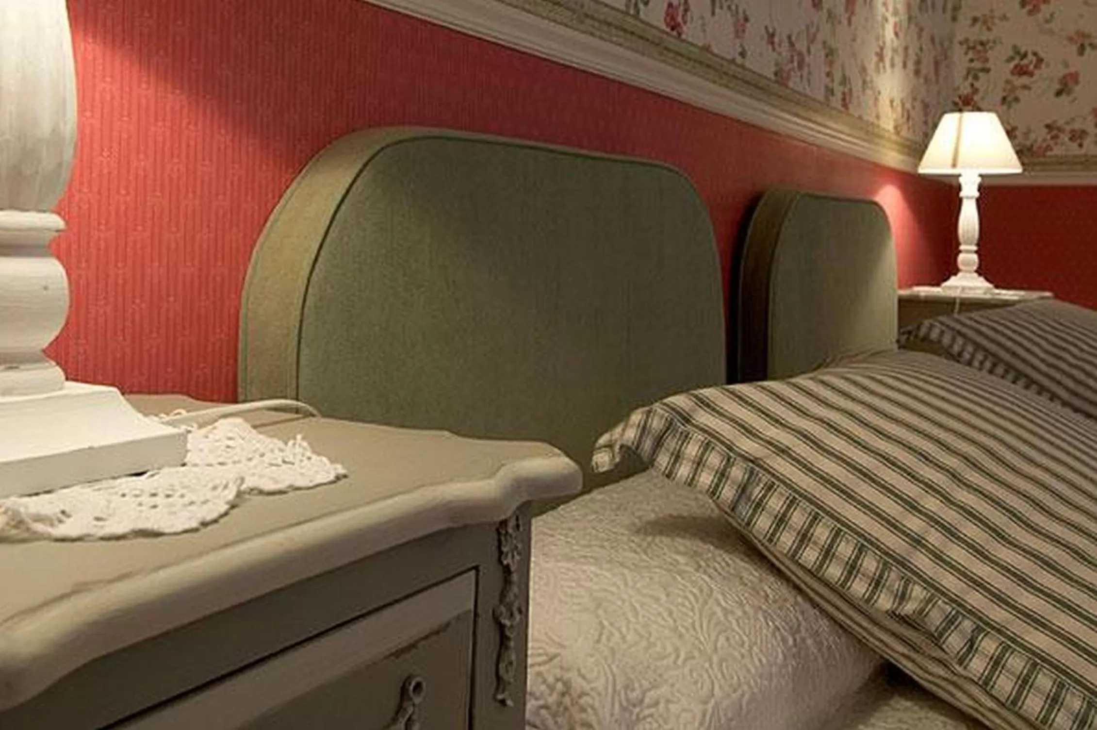 Bed in Château de Nazé Vivy-Saumur