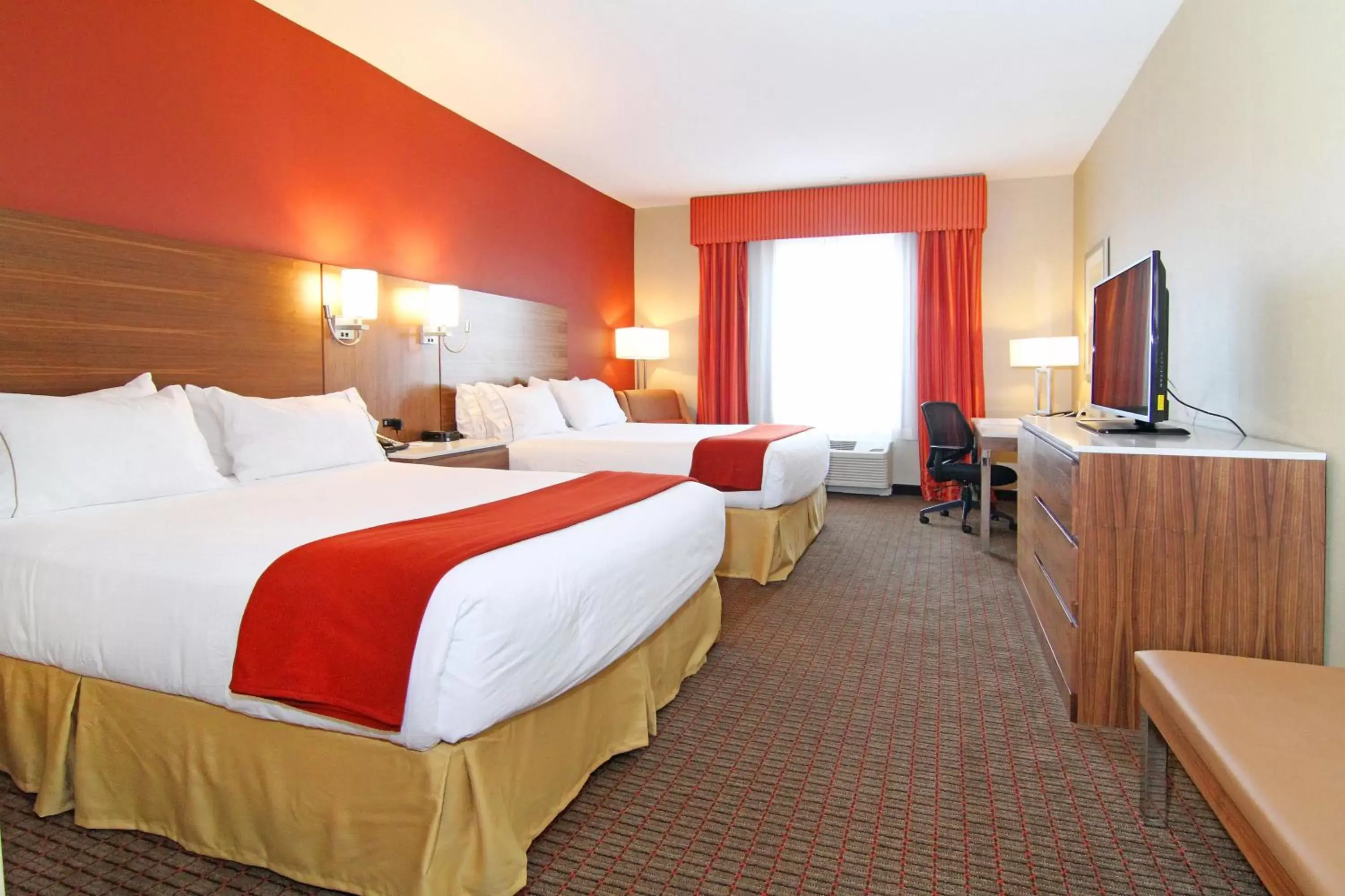 Photo of the whole room, Bed in Holiday Inn Express and Suites Calgary University, an IHG Hotel