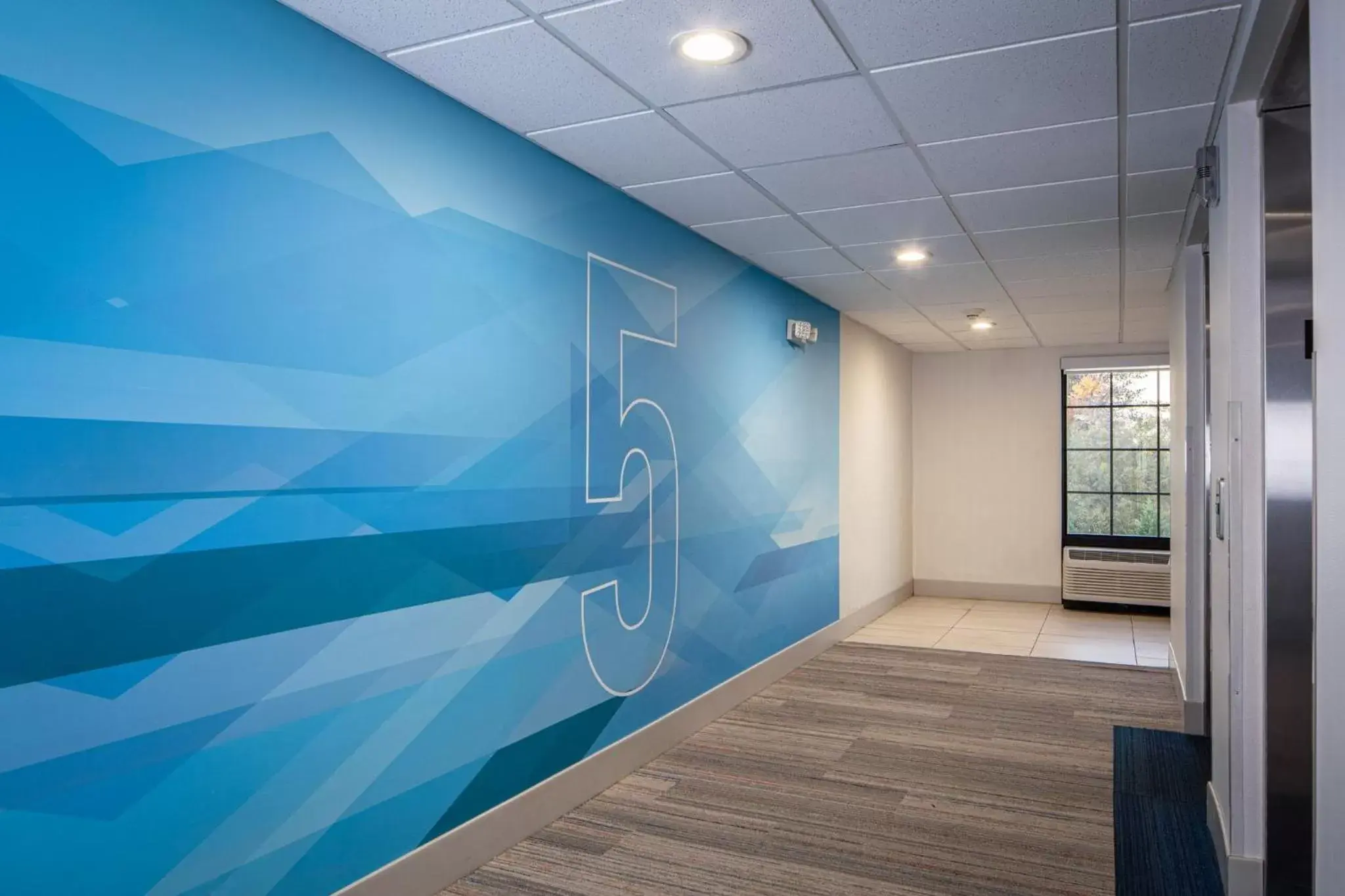 Lobby or reception in Holiday Inn Express & Suites Newport News by IHG Lobby or reception in Holiday Inn Express & Suites Newport News by IHG