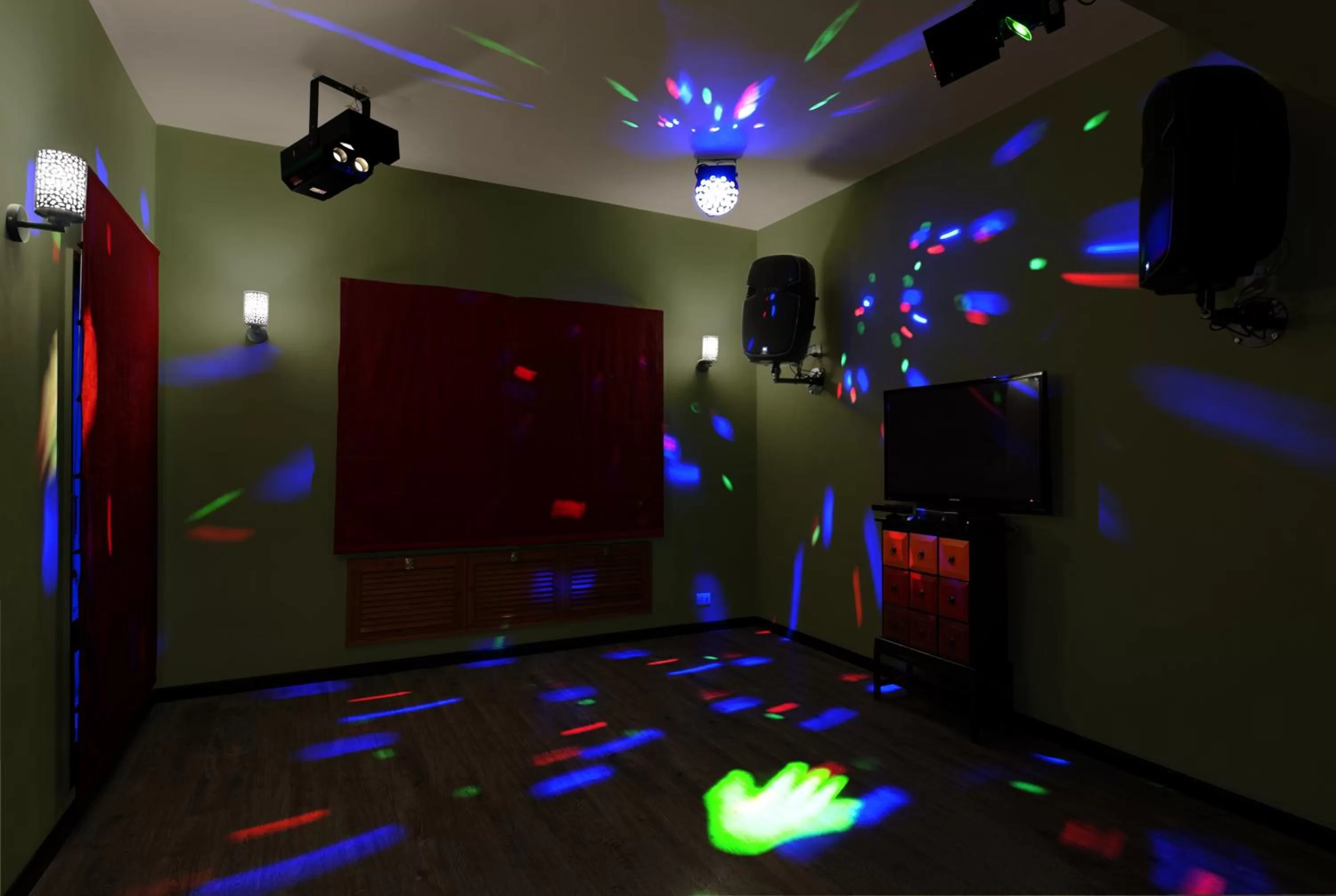 Karaoke in Honeymoon Inn Shimla