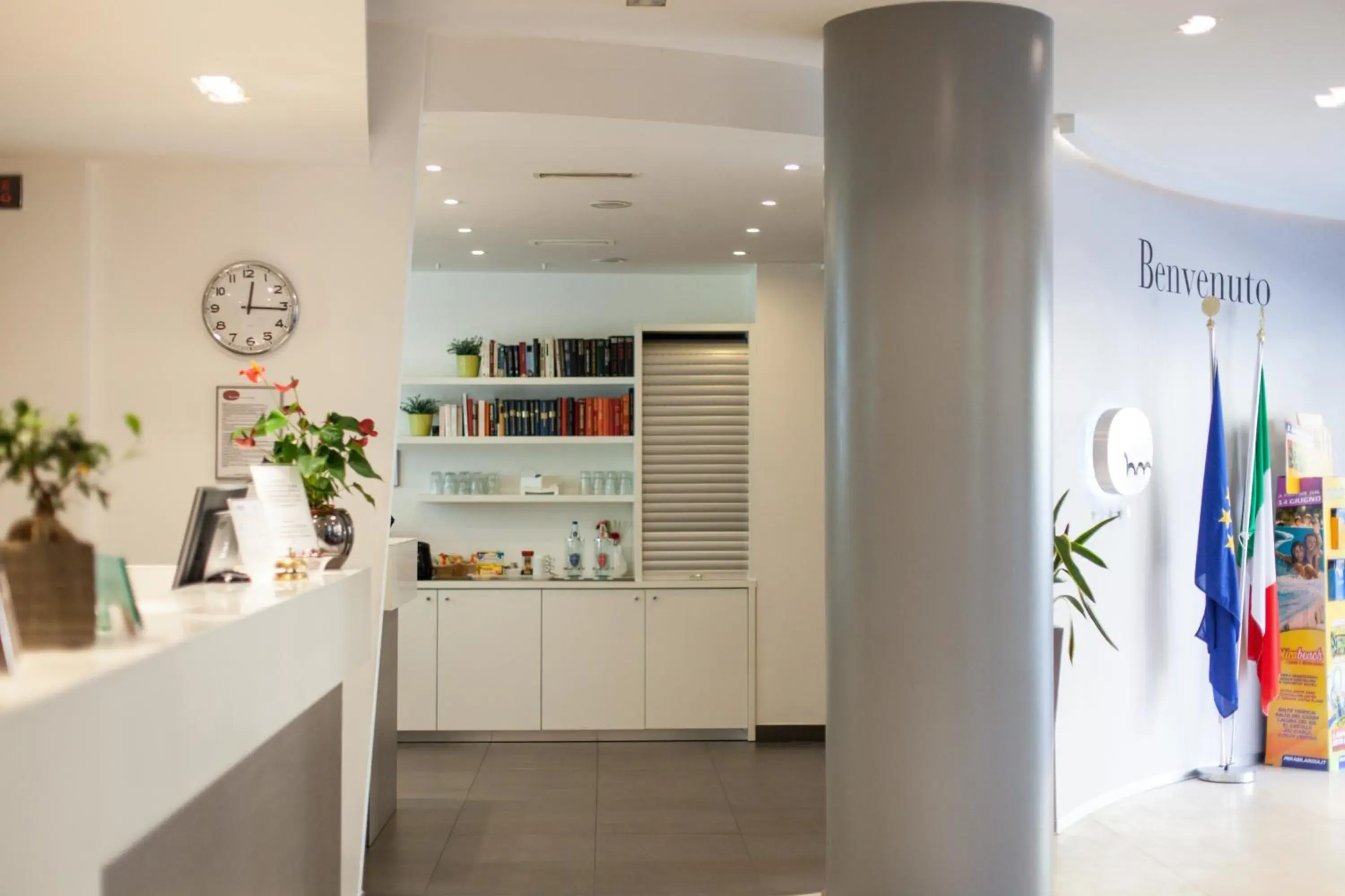 Lobby or reception, Kitchen/Kitchenette in Hotel Michelangelo