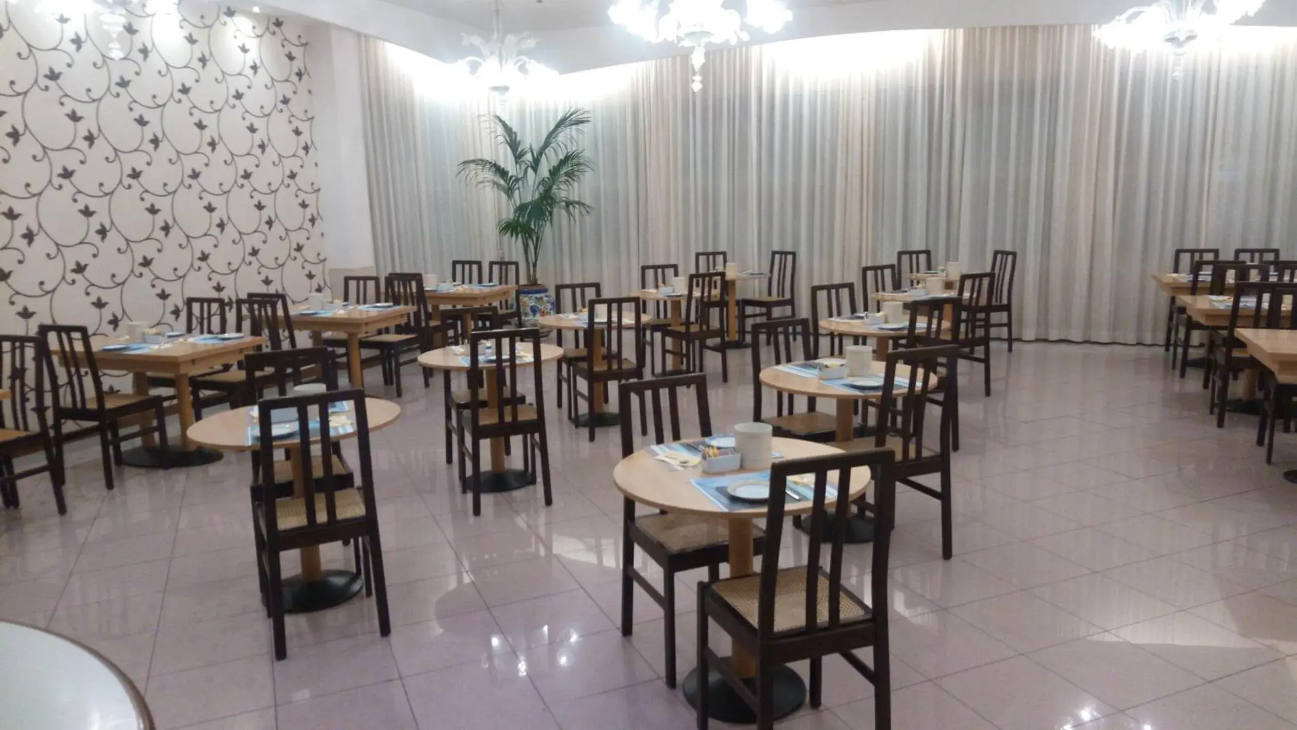 Restaurant/Places to Eat in ACasaMia WelcHome Hotel