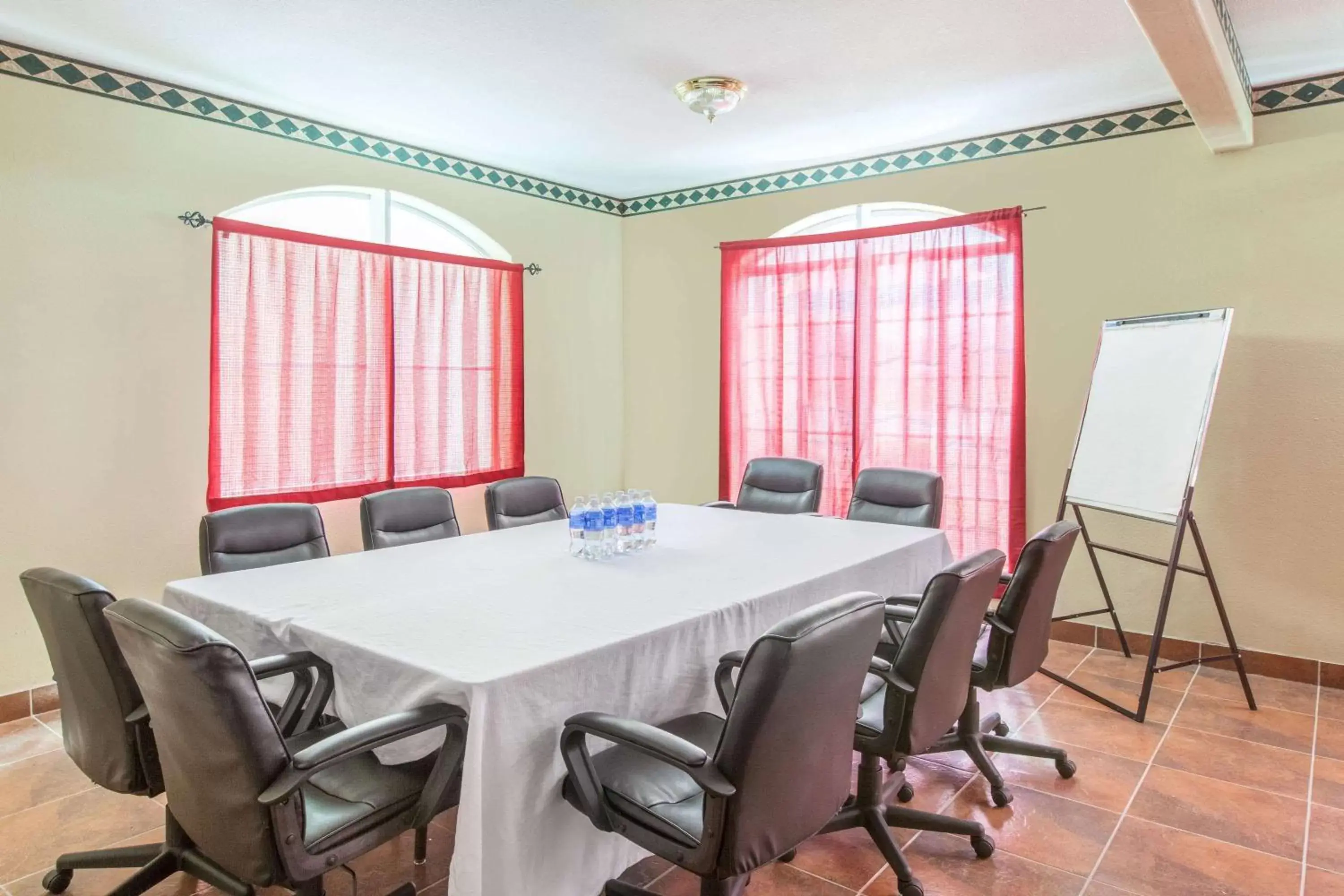 Meeting/conference room in Ramada by Wyndham Williams/Grand Canyon Area