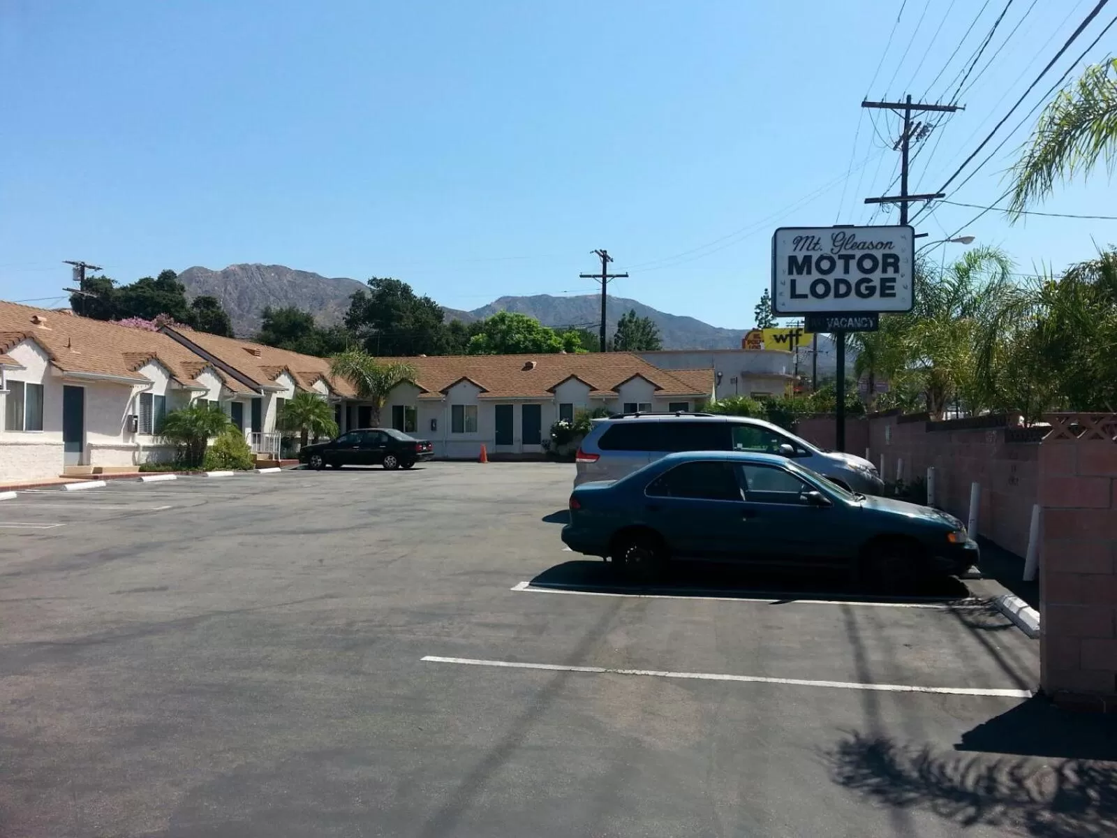 Facade/entrance, Property Building in Mt. Gleason Motorlodge