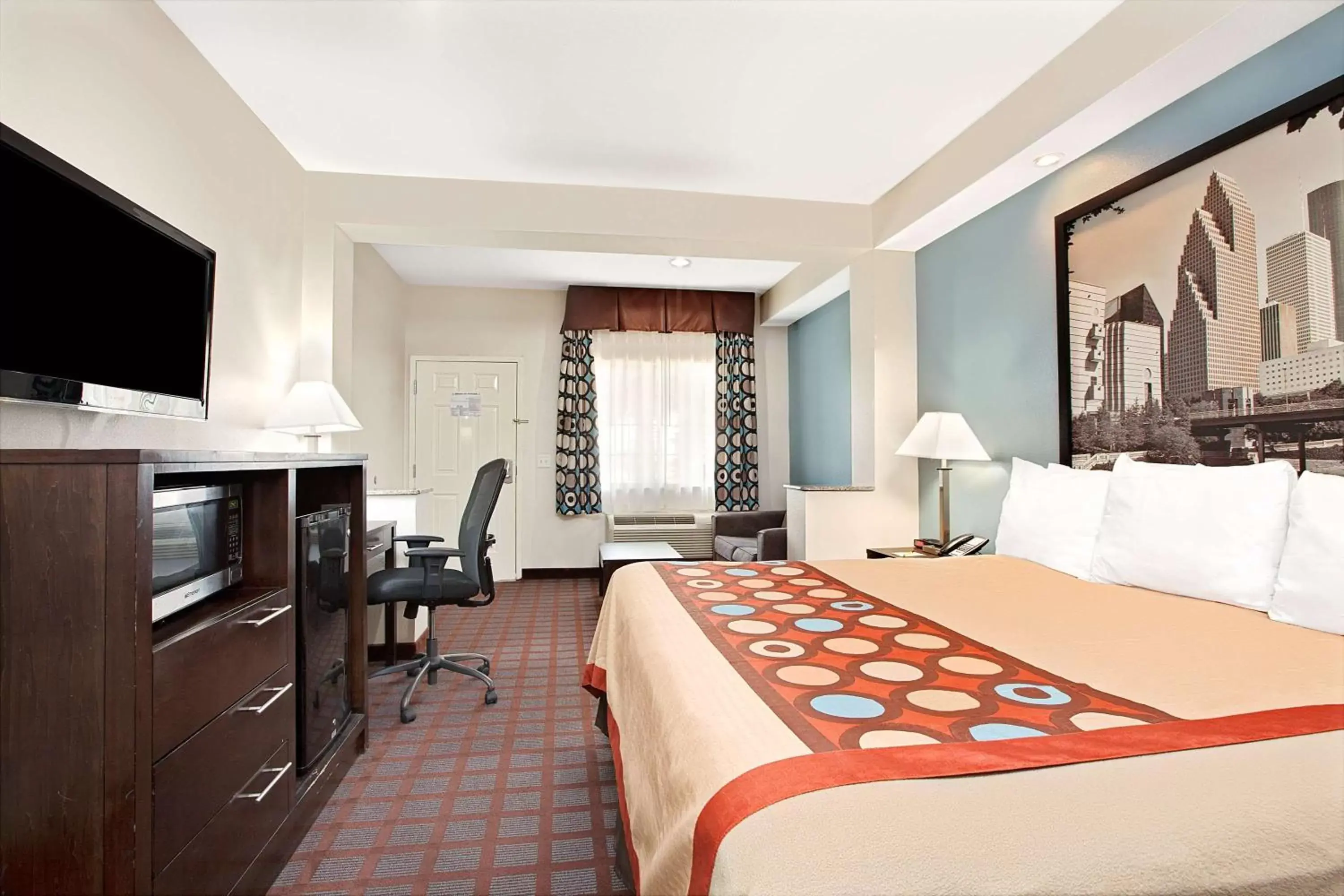 King Room with Roll-In Shower - Mobility/Hearing Accessible - Non-Smoking in Super 8 by Wyndham Houston North I-45