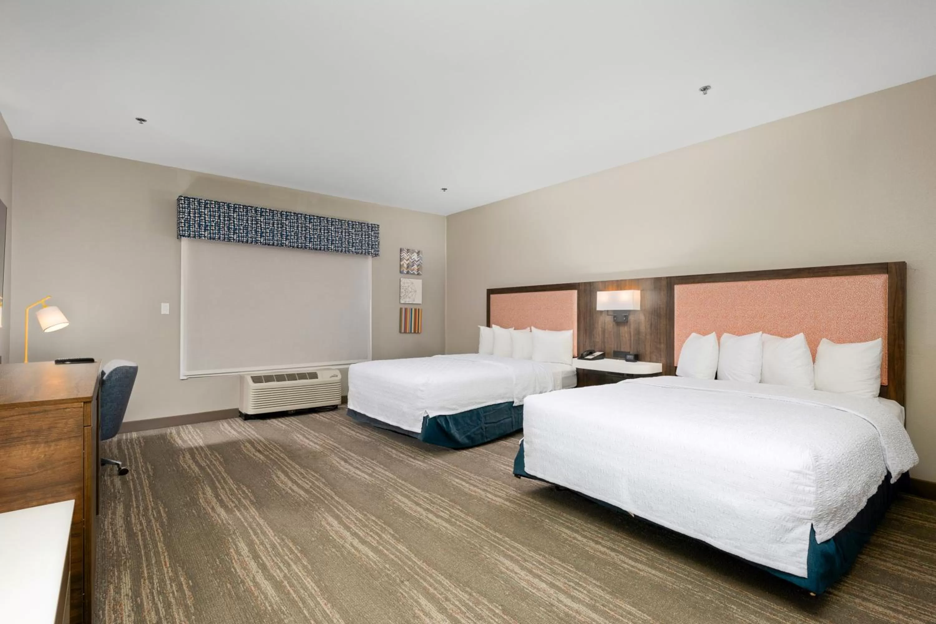 hair dresser, Bed in Hampton Inn & Suites Harlingen