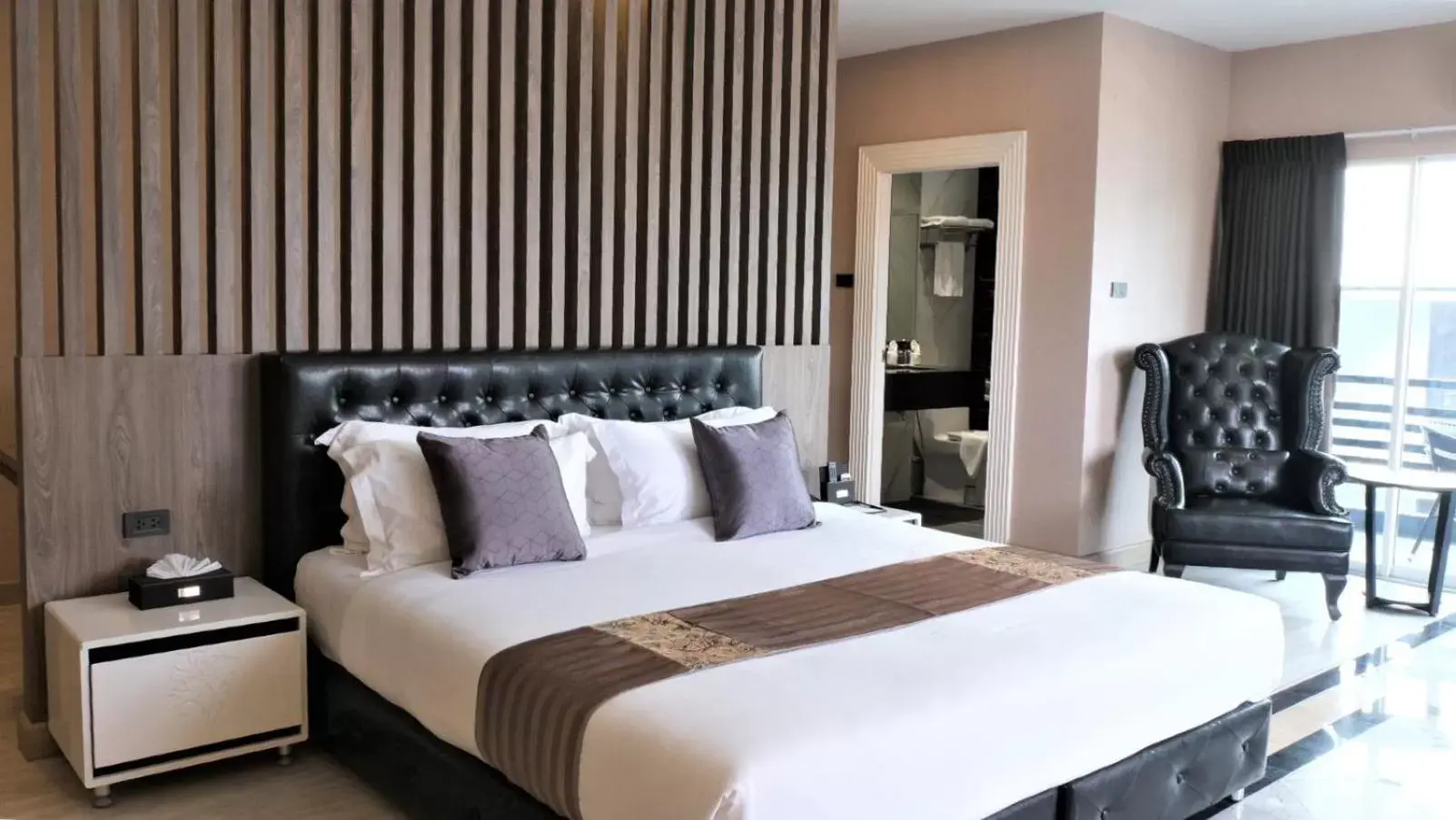 Bed in KTK Pattaya Hotel & Residence