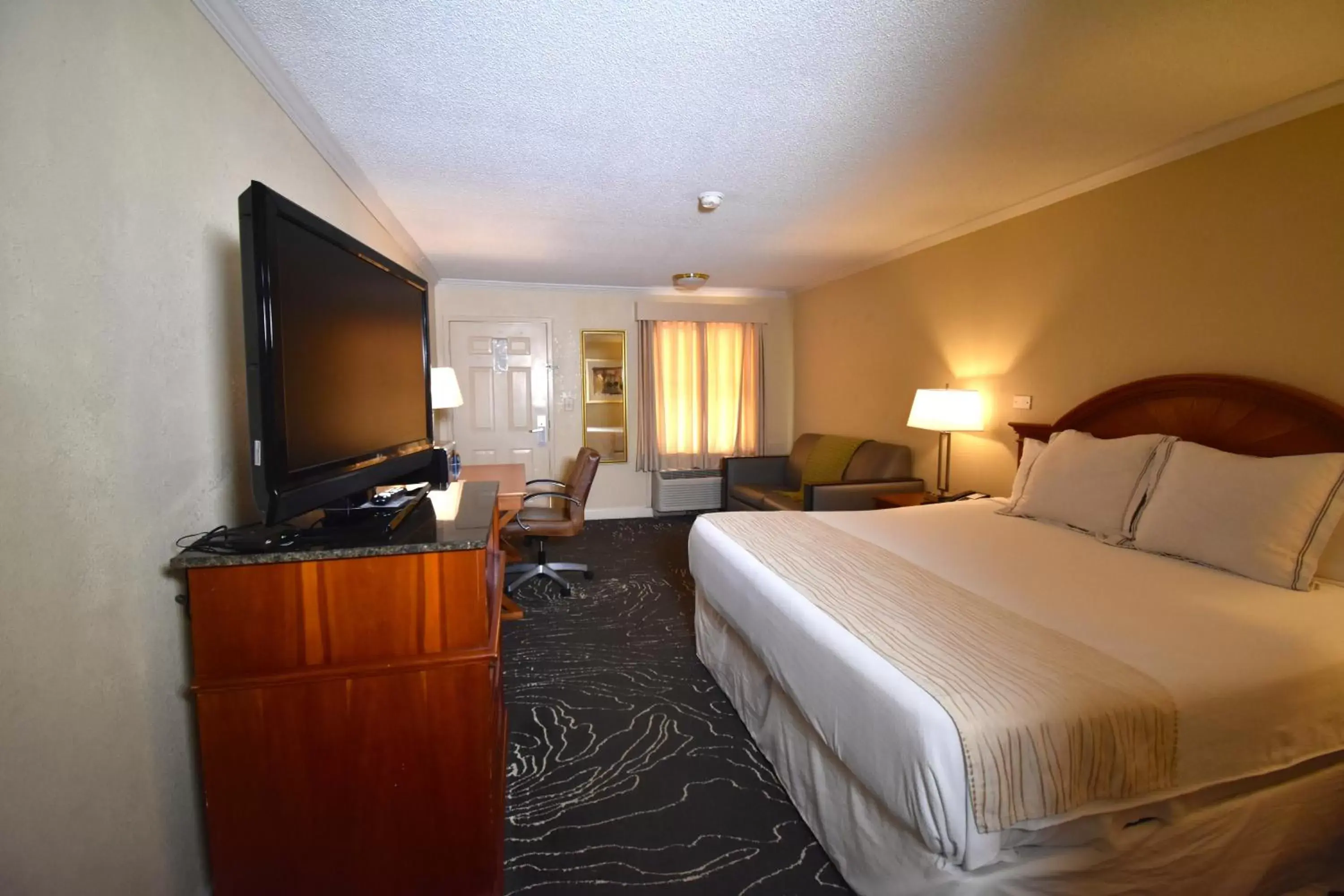 Photo of the whole room, TV/Entertainment Center in The Guest Lodge Gainesville