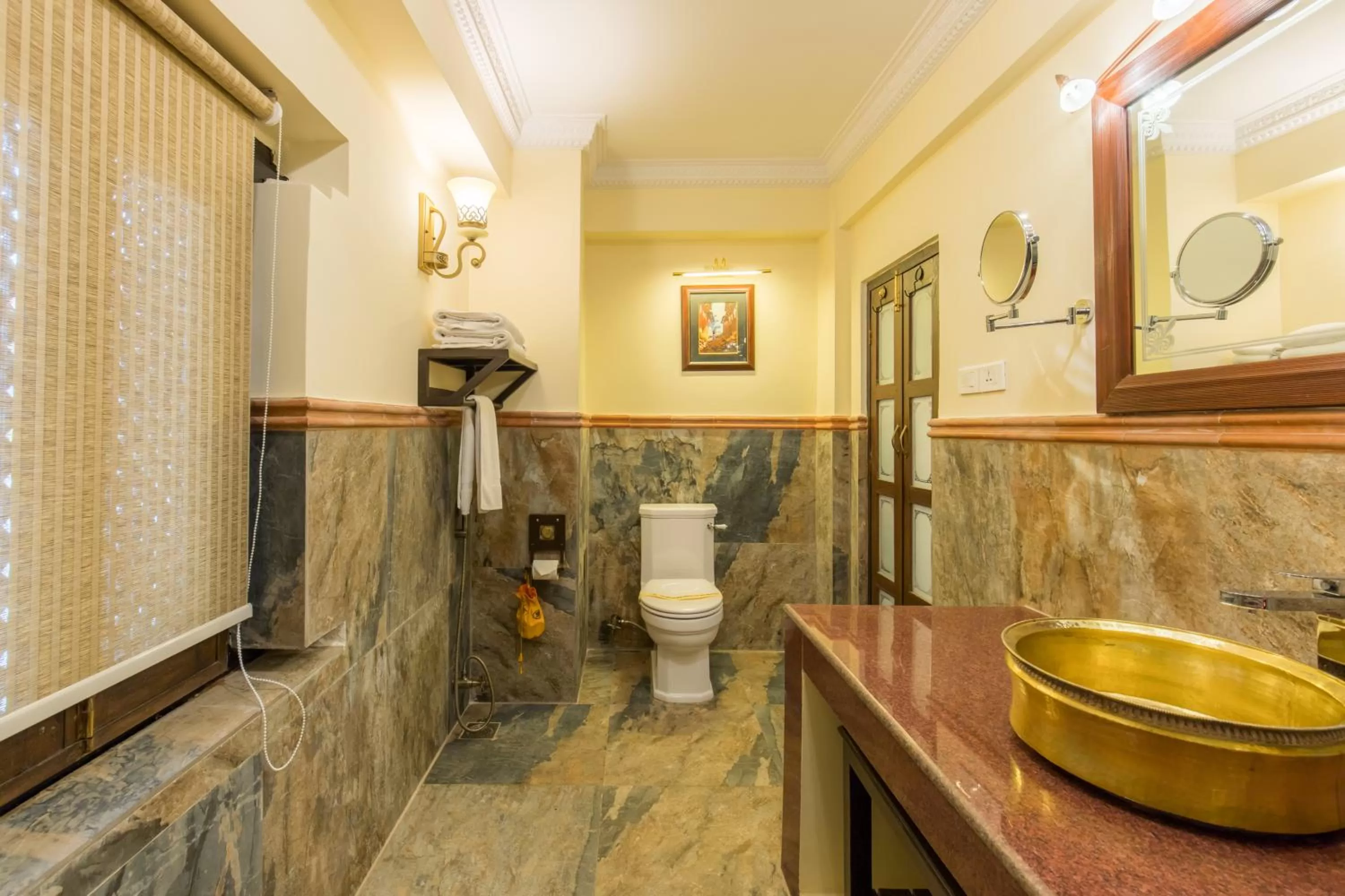 Toilet in Baber Mahal Vilas - The Heritage Hotel