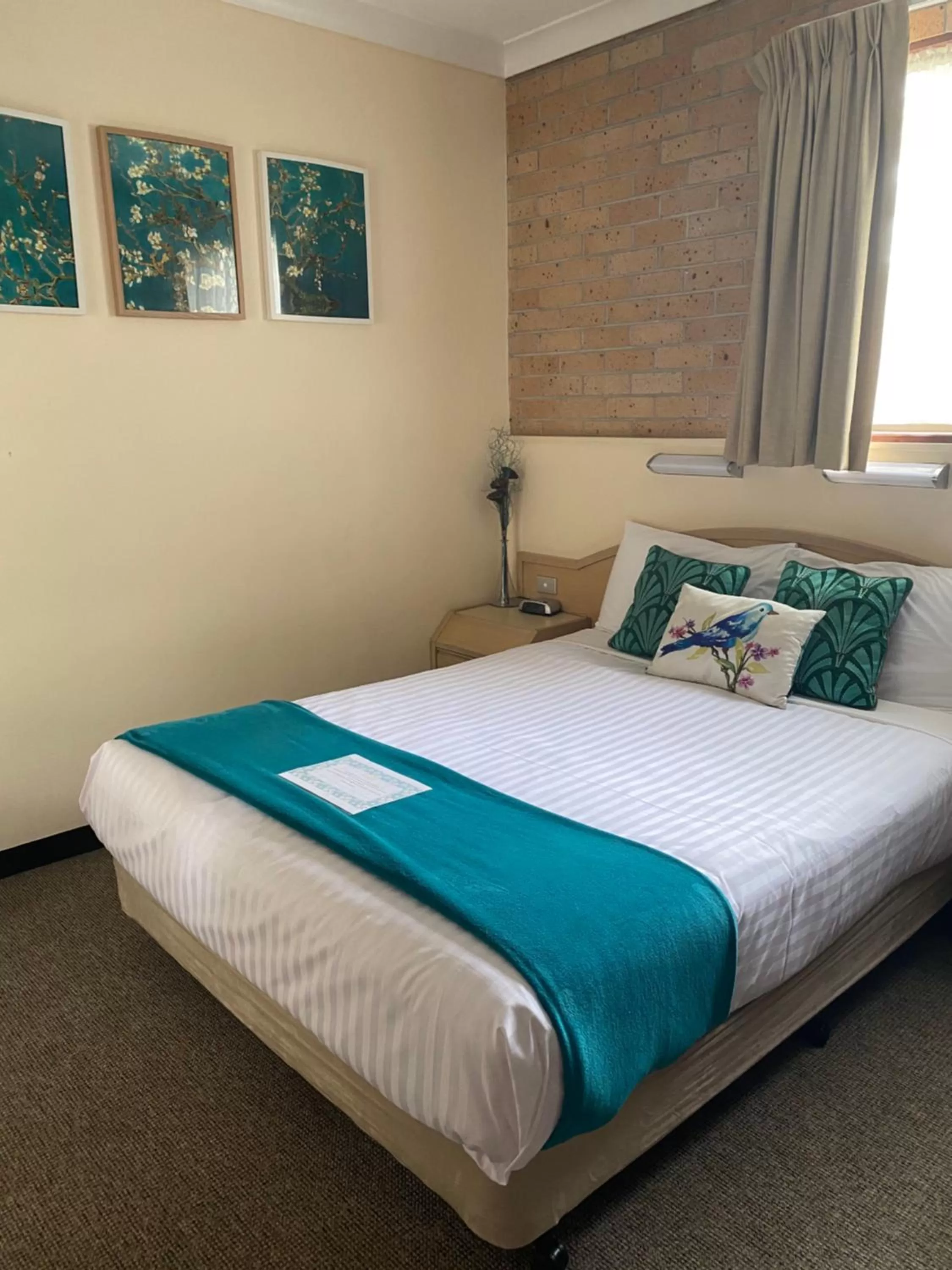 Bed in Marriott Park Motel