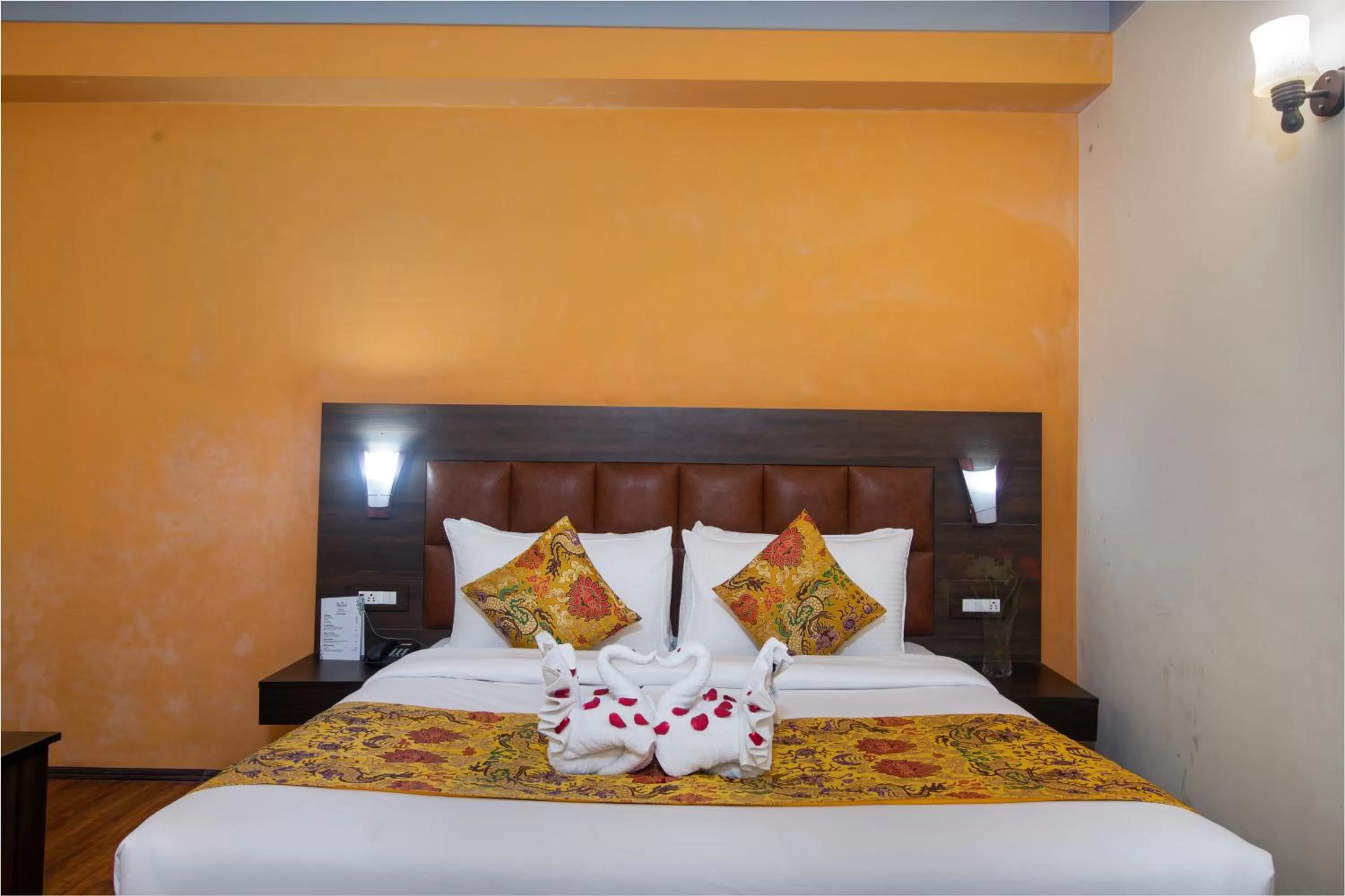 Bed in Muscatel Grand Silkroute - 300 Mts from MG Marg