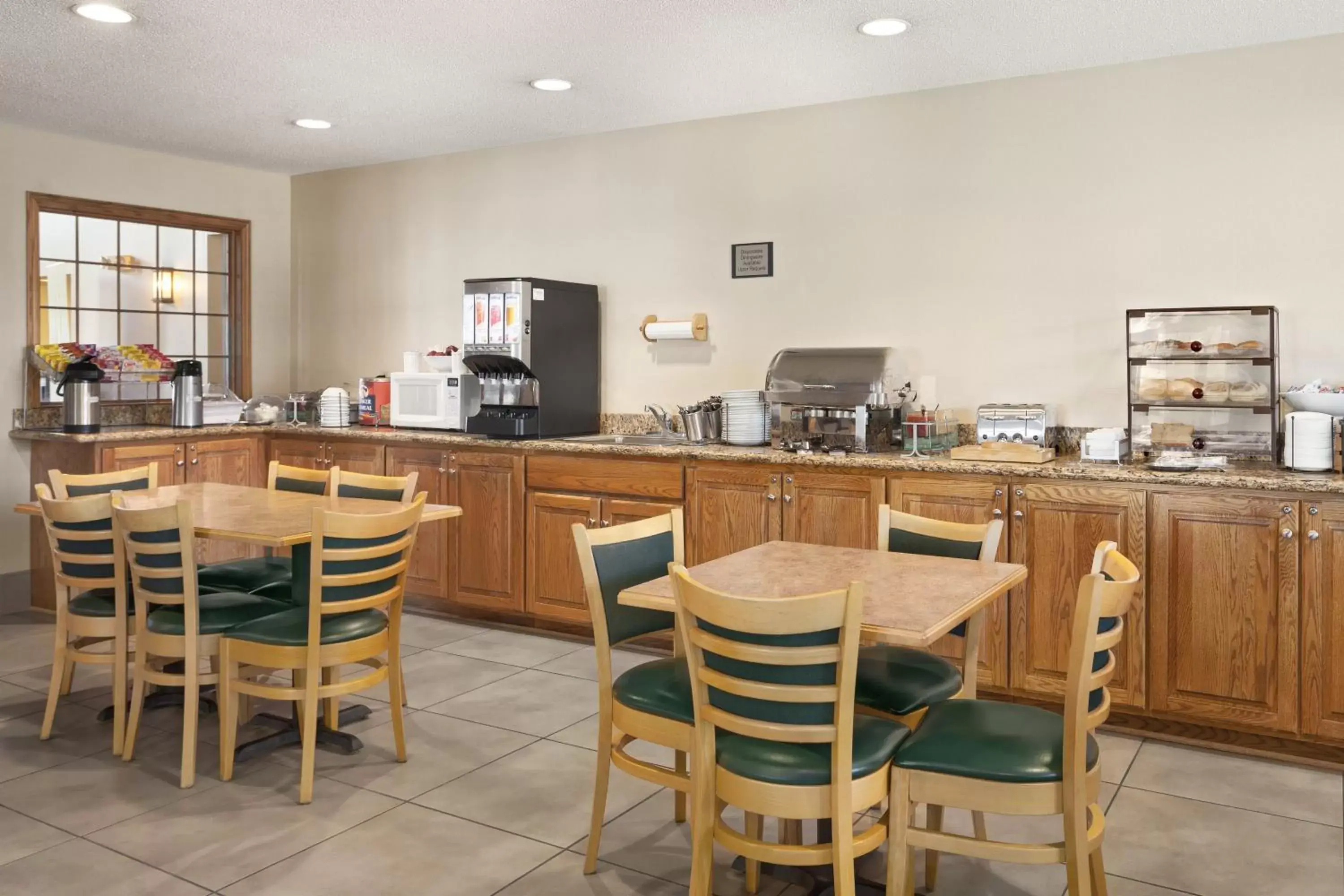 Buffet breakfast, Restaurant/Places to Eat in Country Inn & Suites by Radisson, Fort Dodge, IA