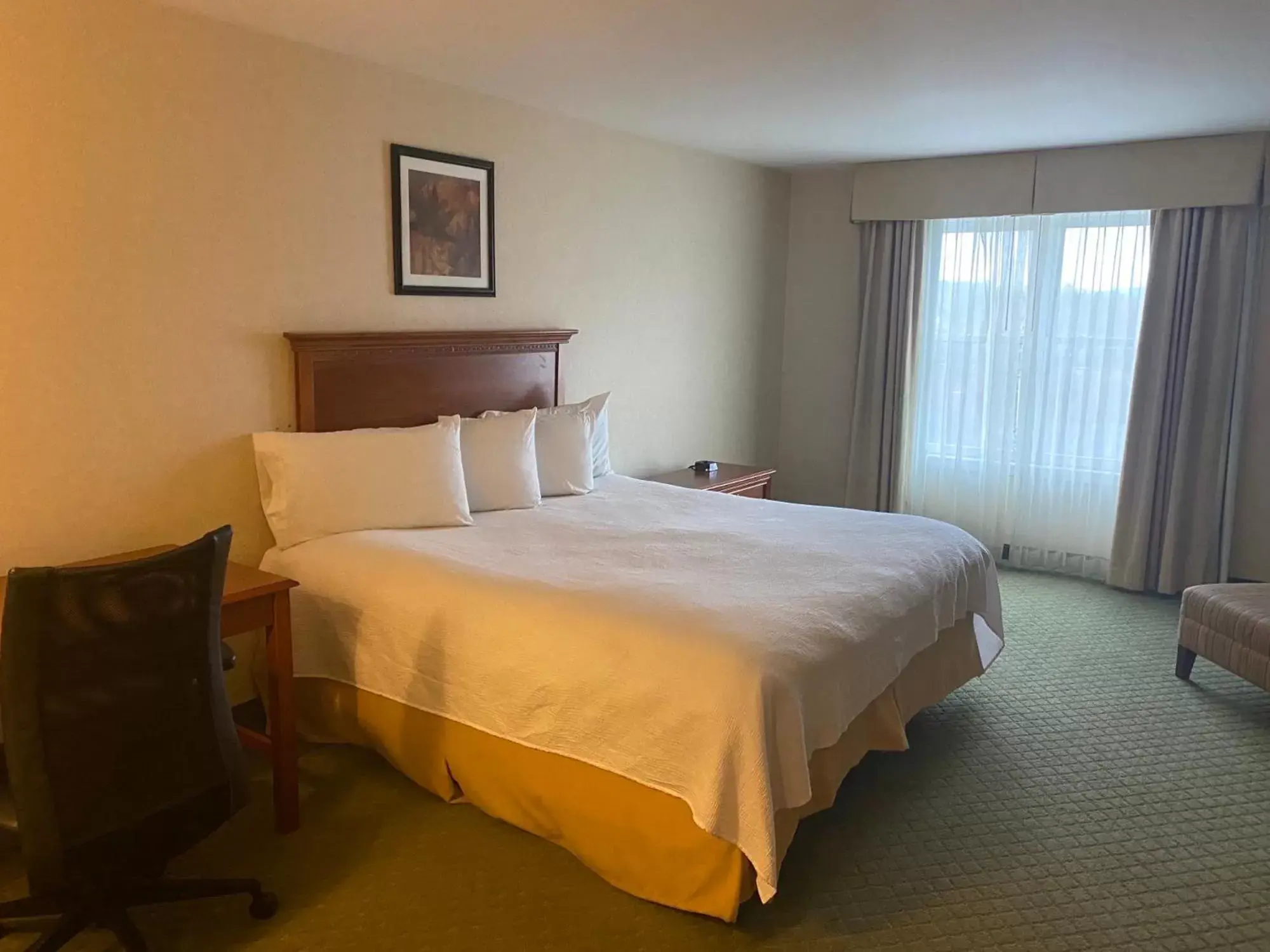 Bed in White River Inn & Suites