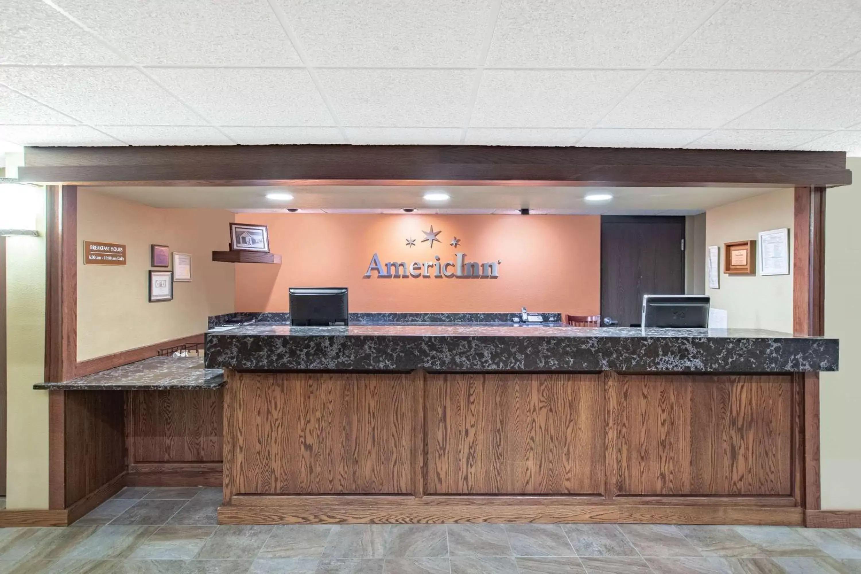 Lobby or reception, Lobby/Reception in AmericInn by Wyndham Ottumwa