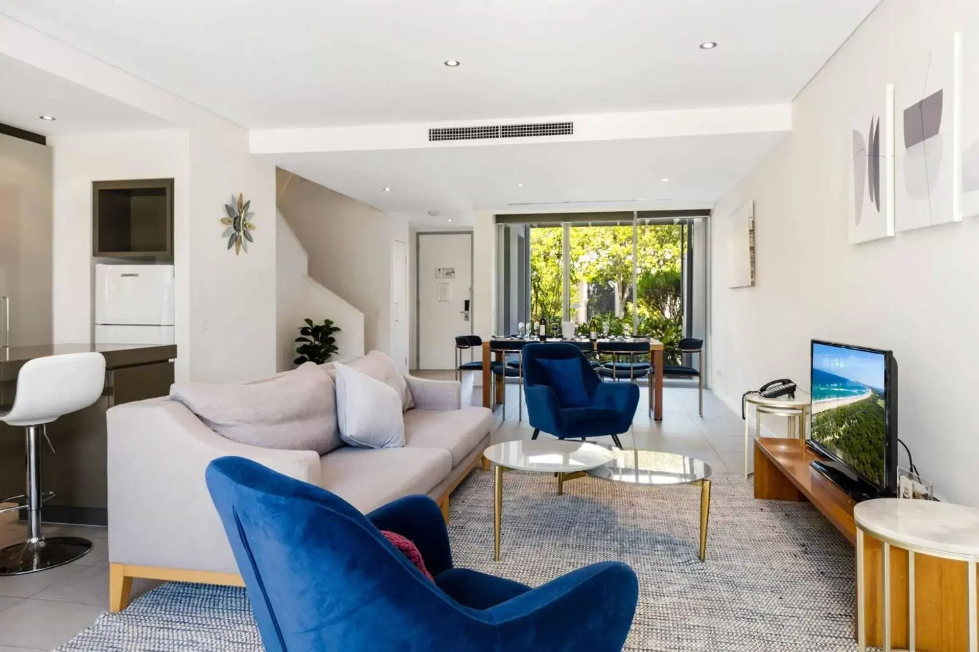 Living room, Seating Area in Pullman Magenta Shores Resort