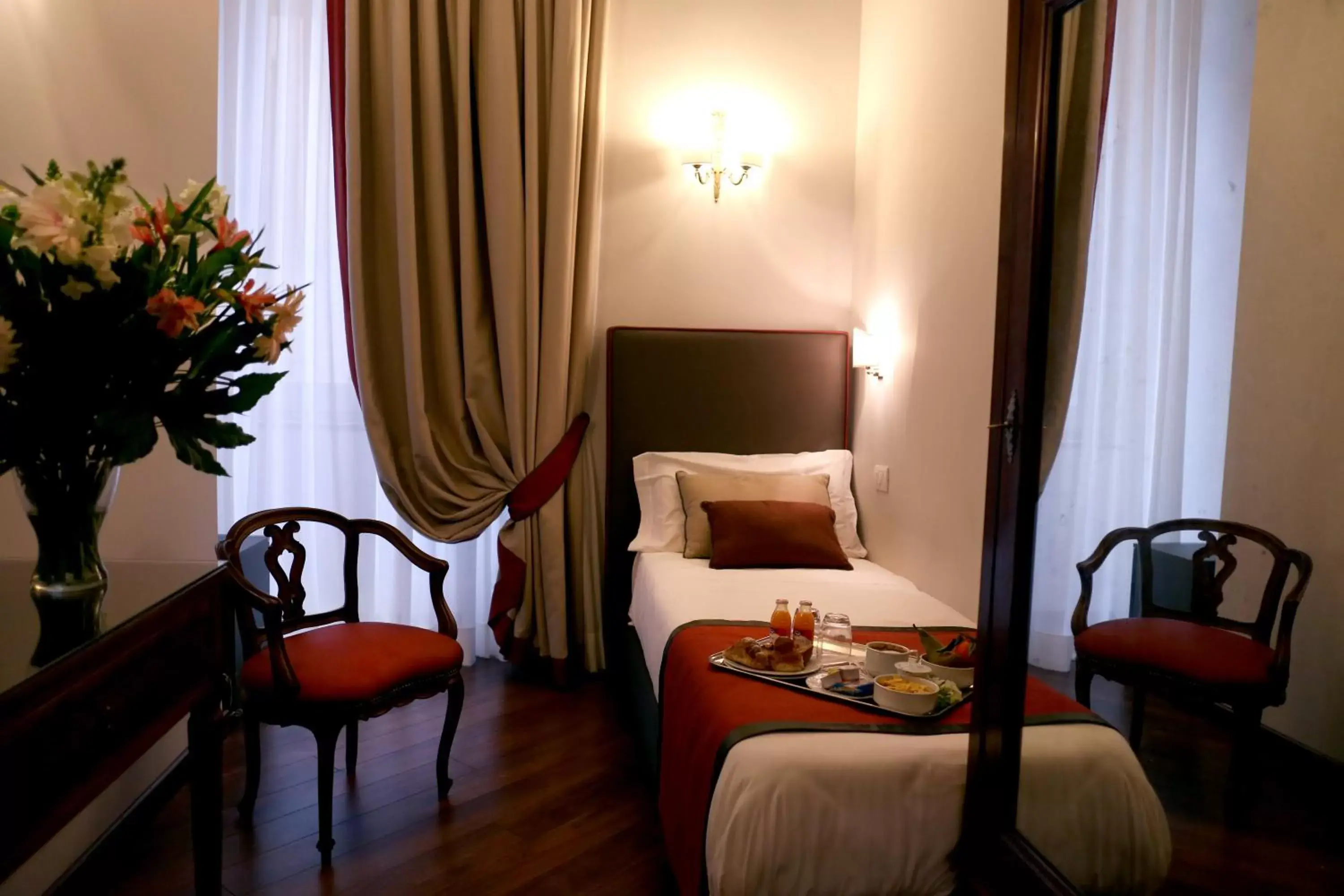 Photo of the whole room, Room Photo in Decumani Hotel De Charme