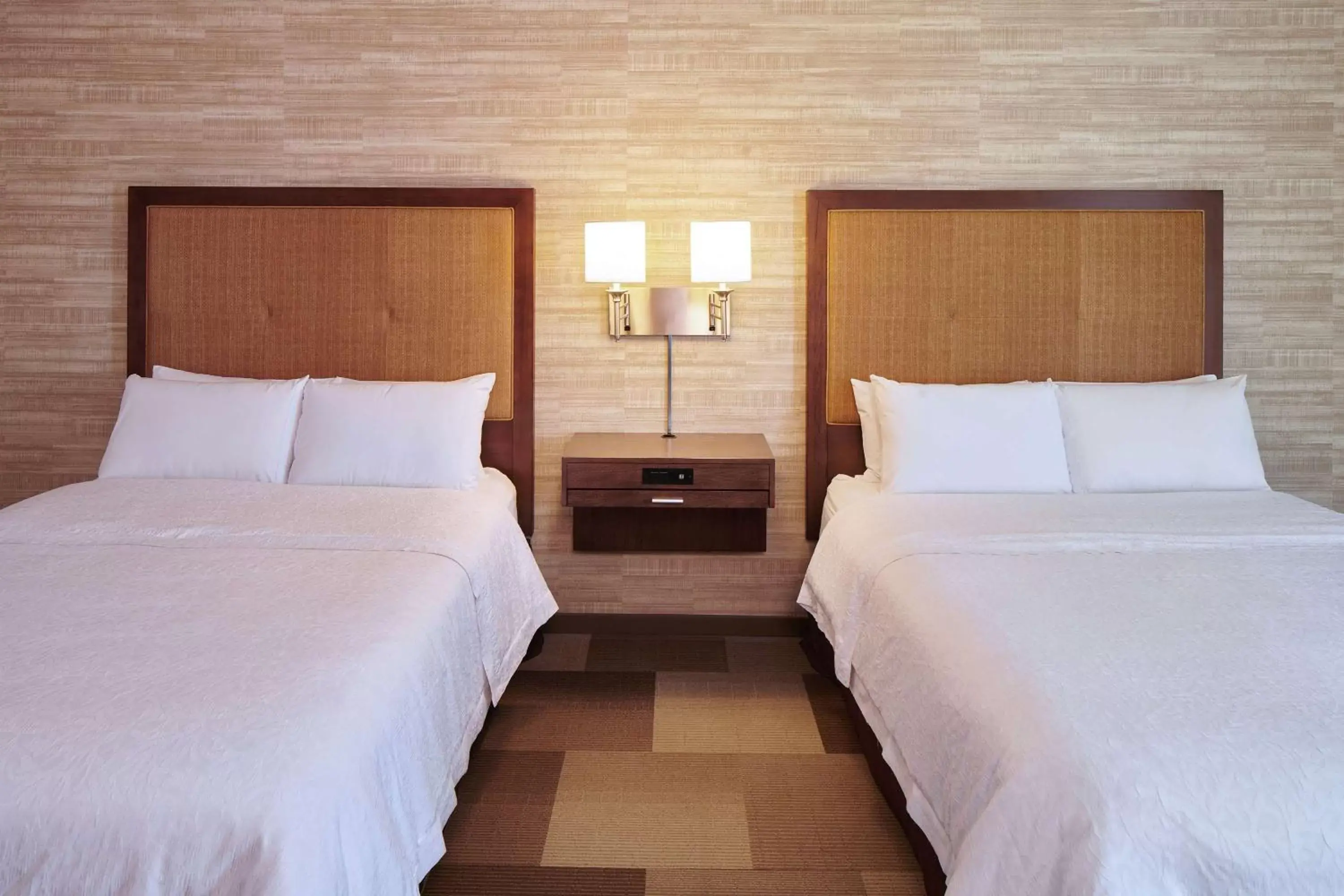 Bed in Hampton Inn & Suites Oahu/Kapolei, HI - FREE Breakfast