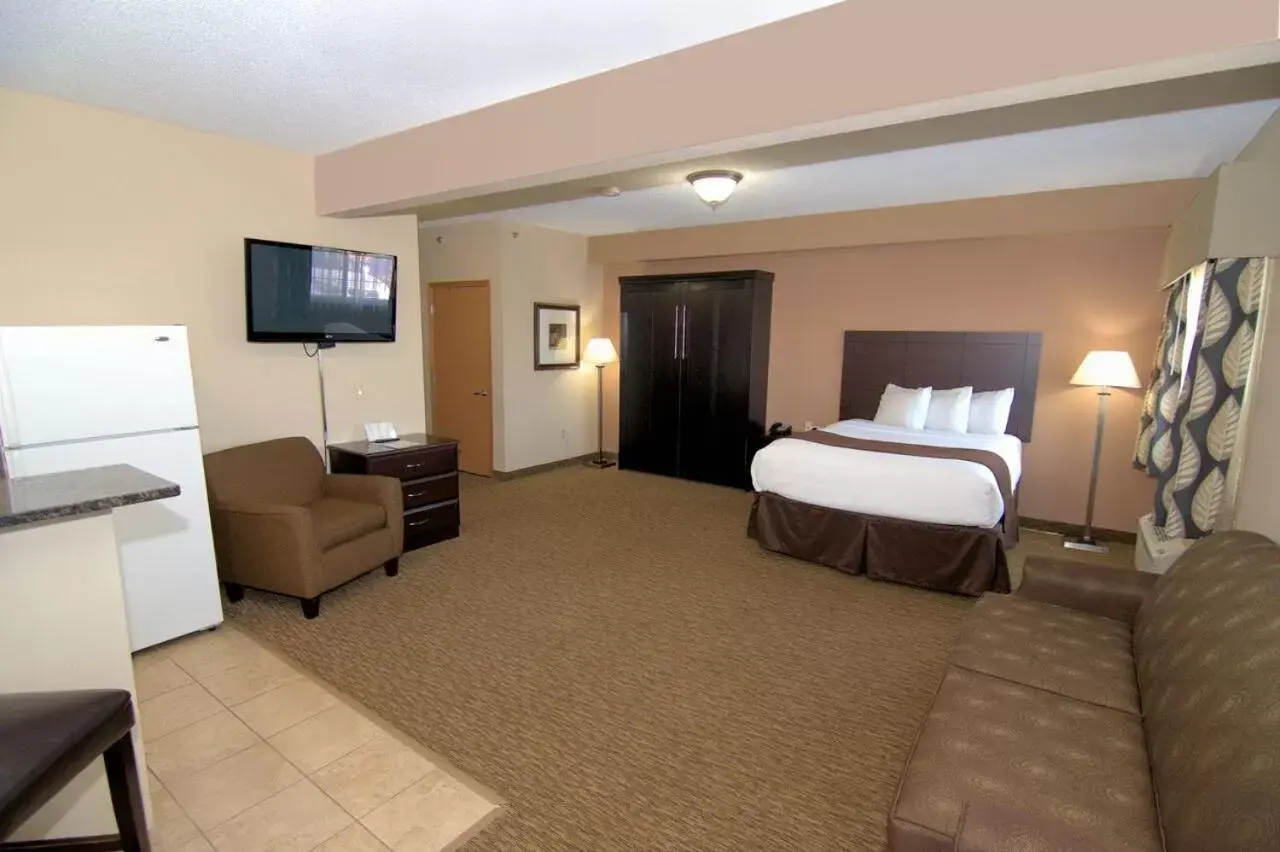 Bed in Rock Island Inn & Suites