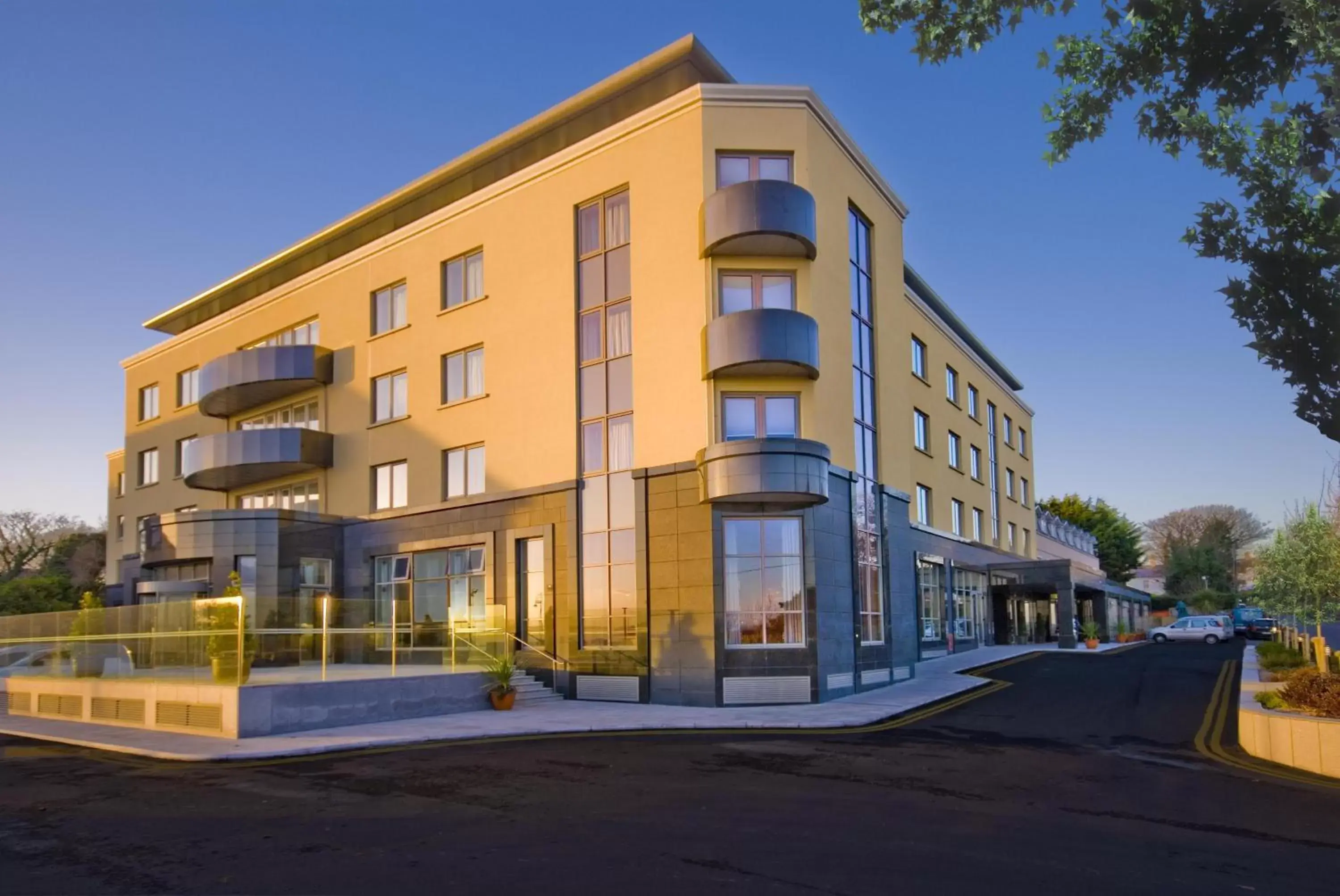 Facade/entrance, Property Building in Salthill Hotel