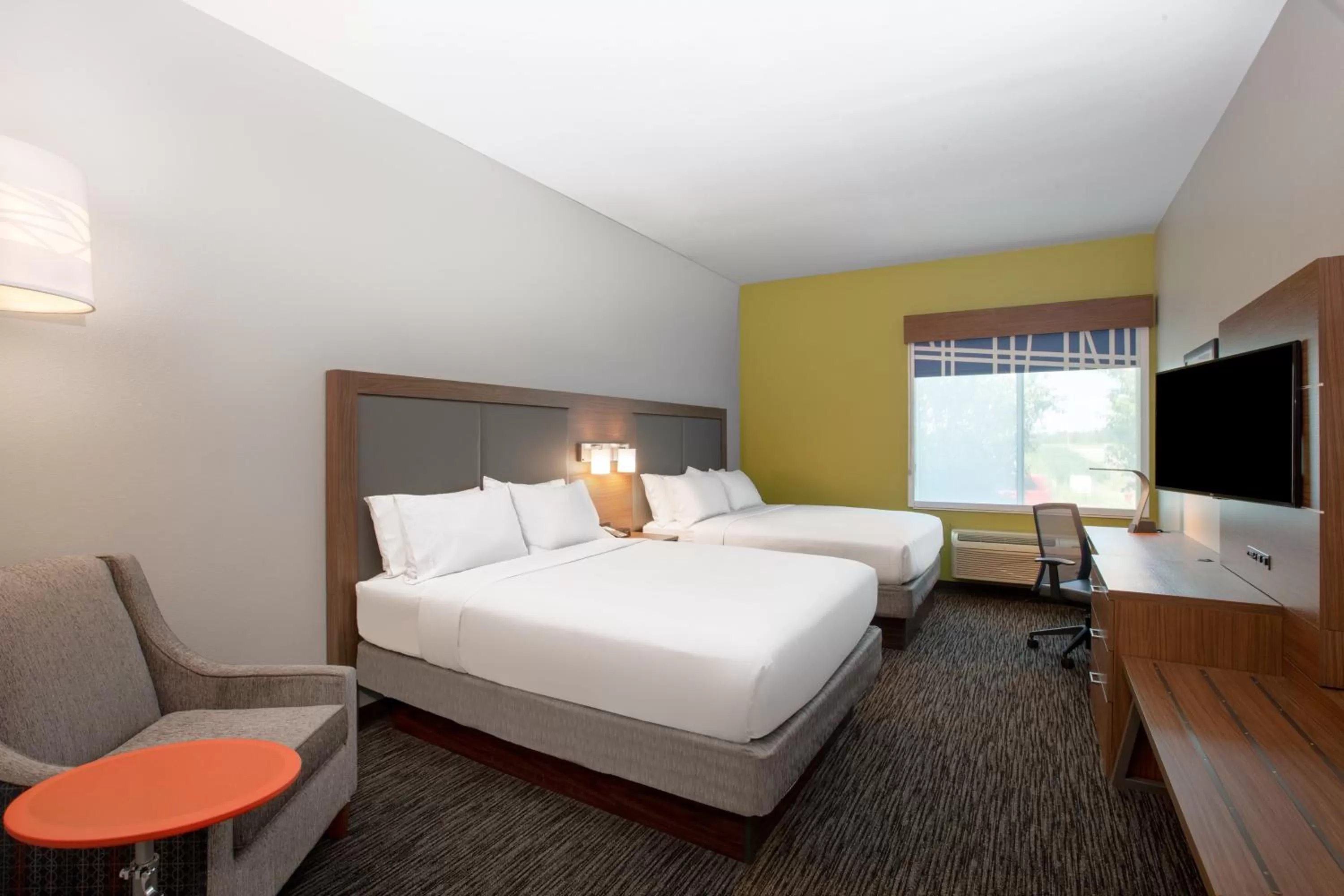 Photo of the whole room, Bed in Holiday Inn Express Hotel & Suites Columbus by IHG