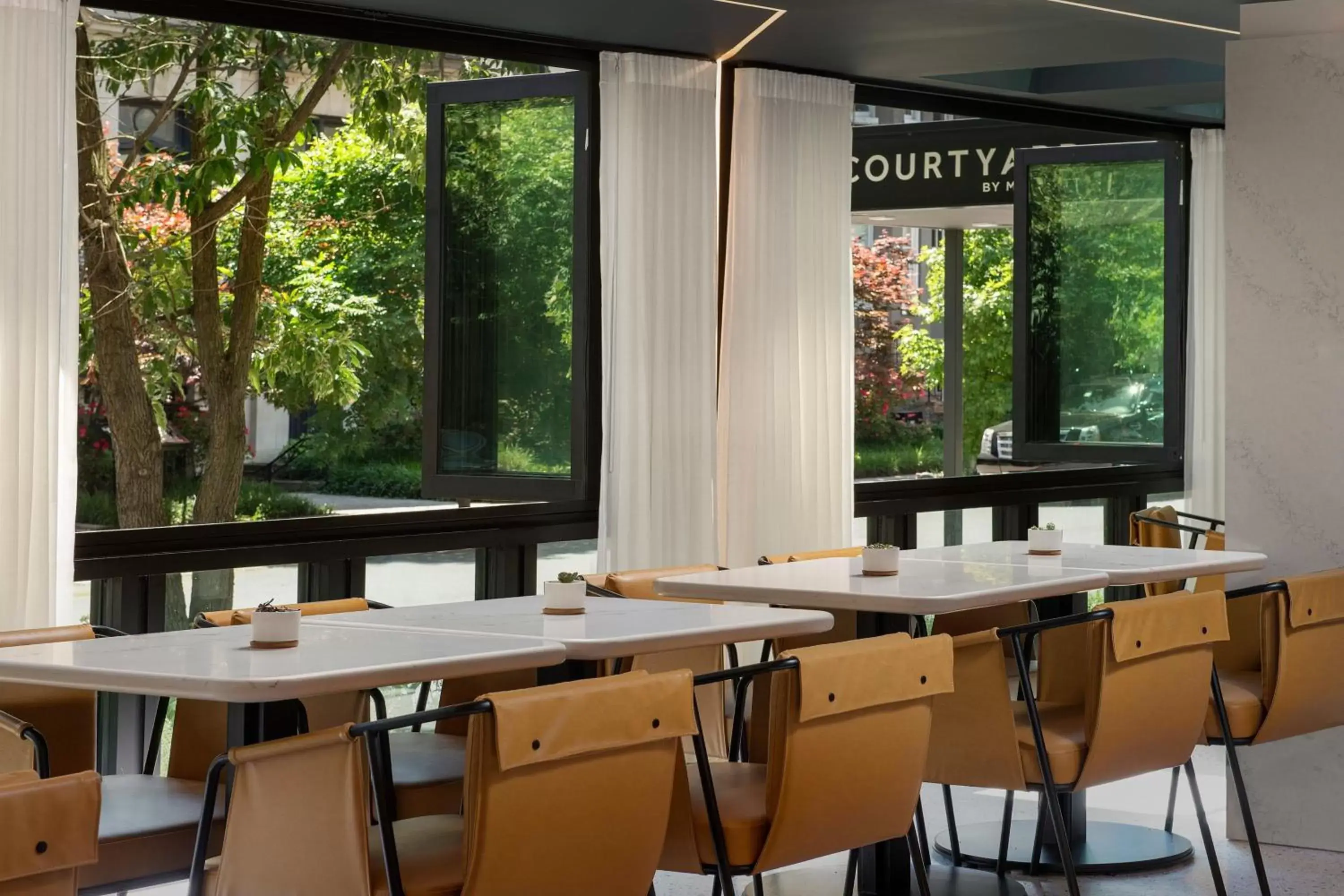 Restaurant/Places to Eat in Courtyard by Marriott Washington, DC Dupont Circle
