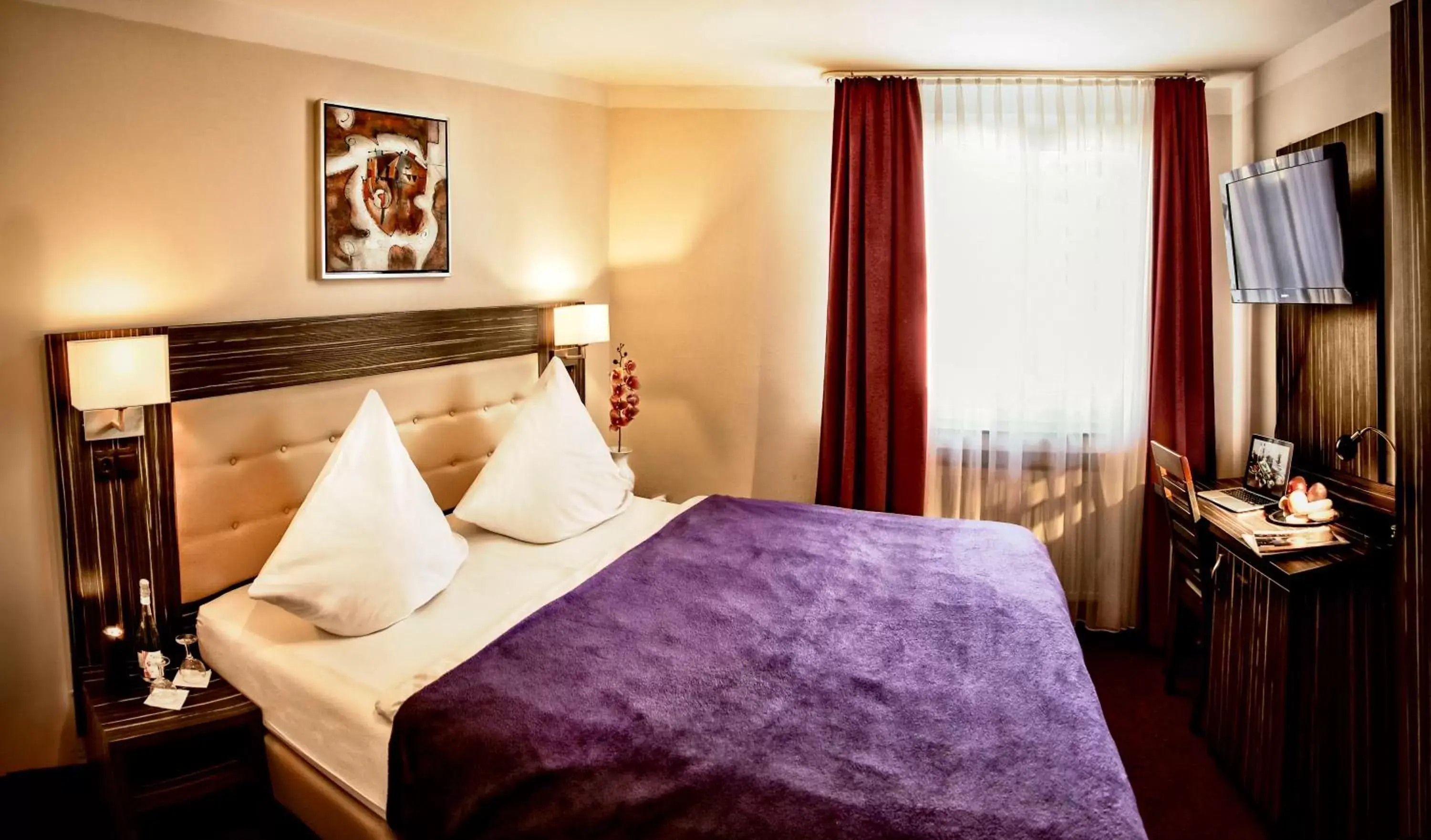 Standard Double or Twin Room in Hotel Famosa Standard Double or Twin Room in Hotel Famosa