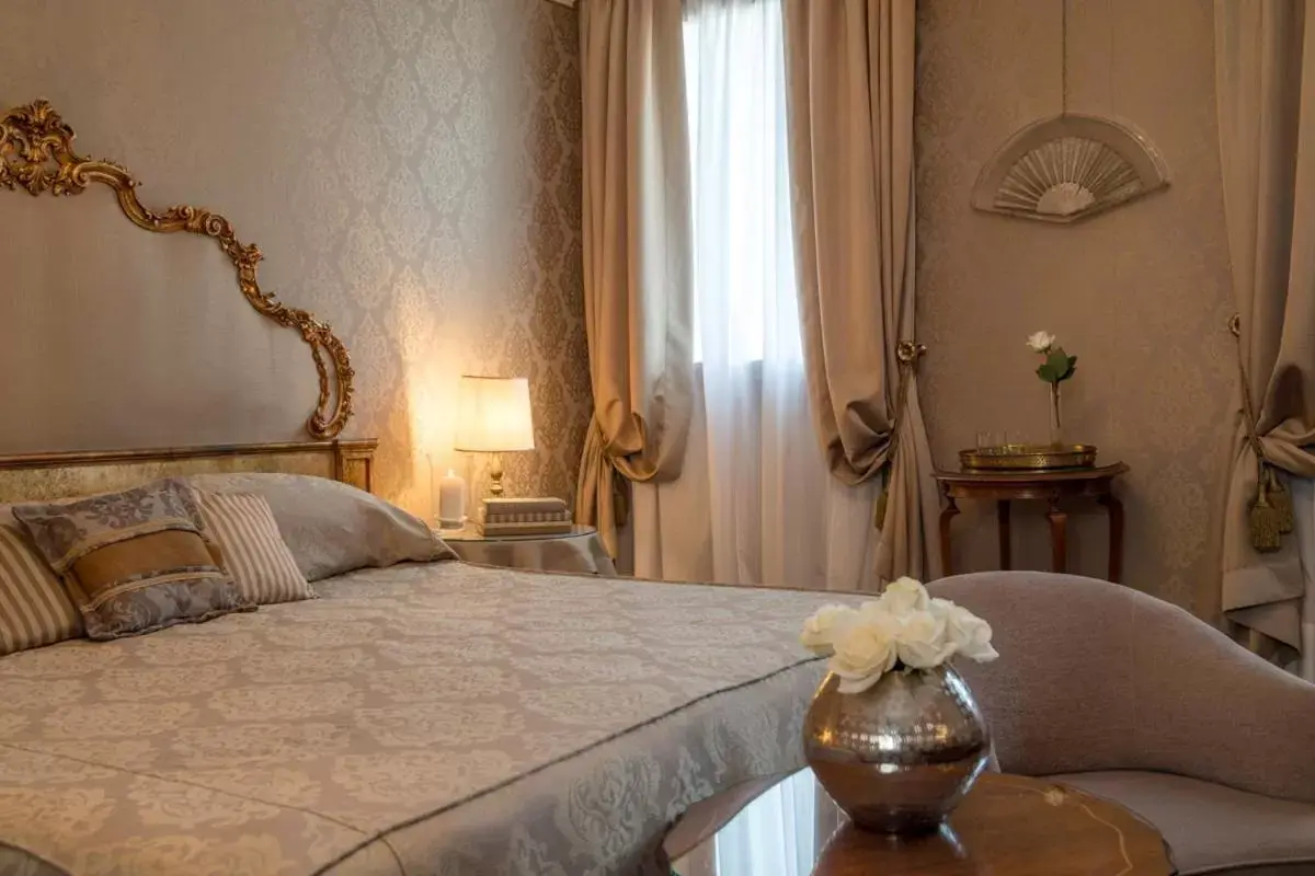 Bedroom in Hotel Metropole Venezia