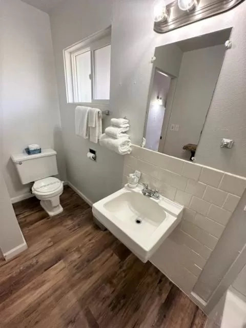 Bathroom in Myrtle Lane Inn