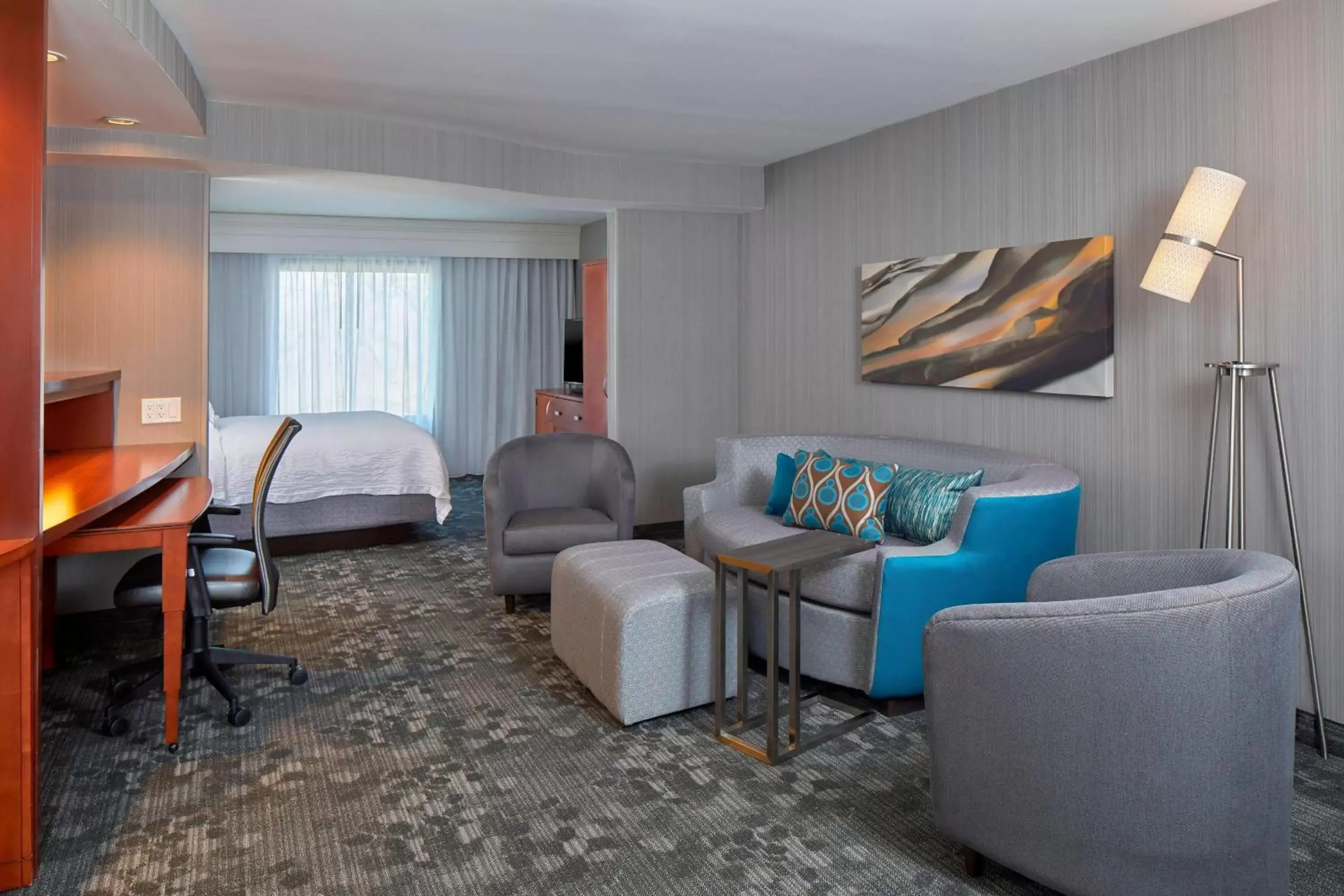 Bedroom, Seating Area in Courtyard by Marriott Albany Thruway