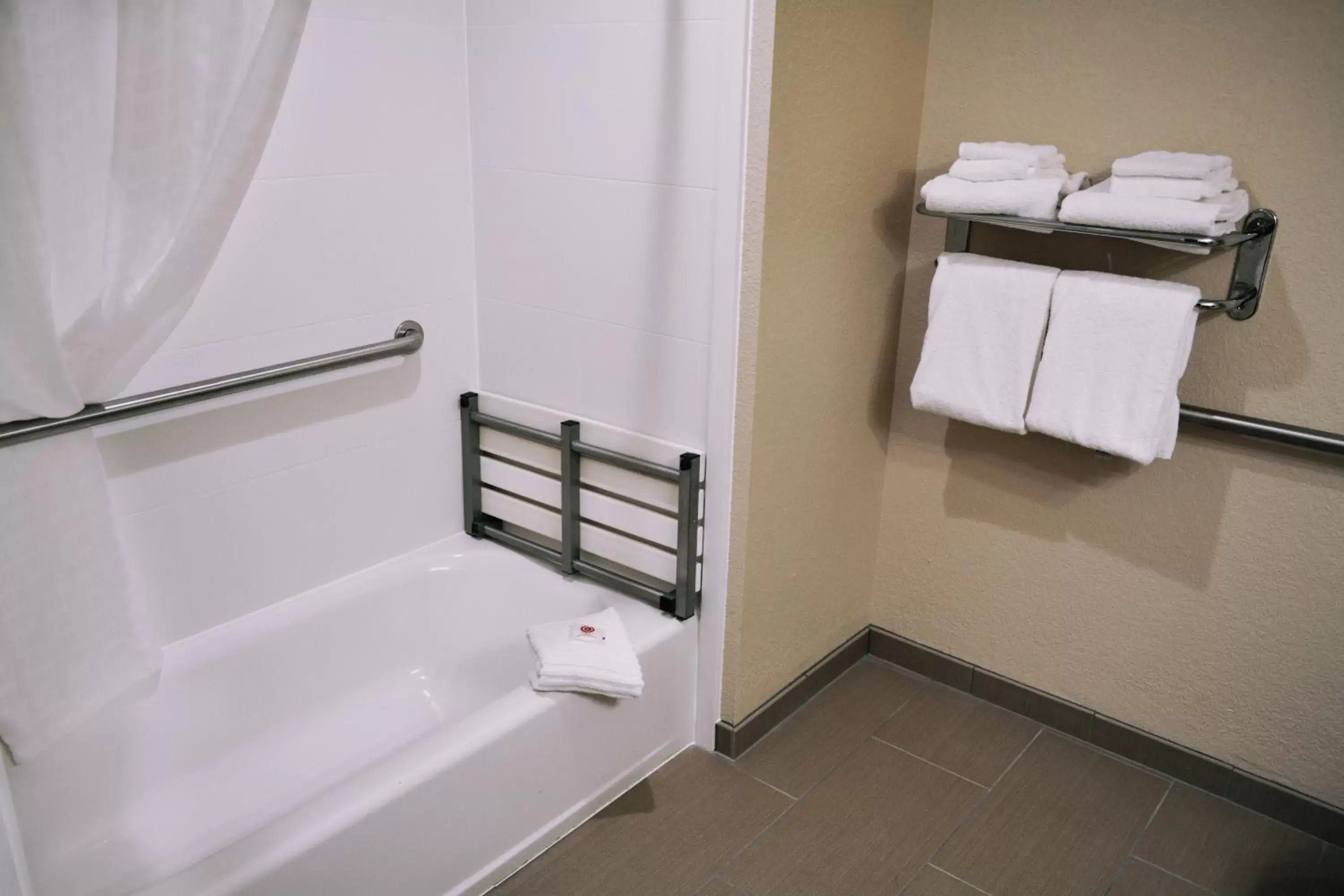 Bath, Bathroom in Comfort Inn & Suites Covington - Mandeville