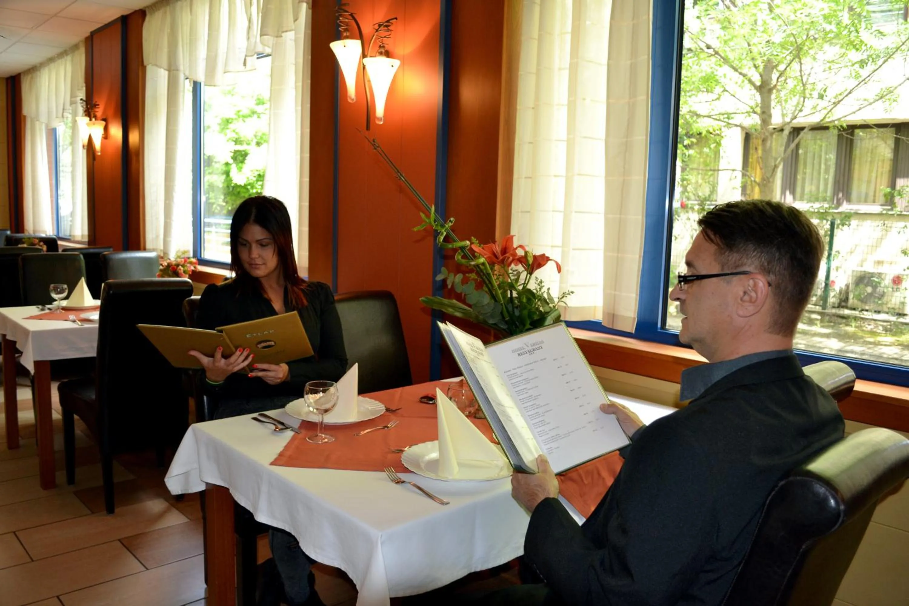 Guests in Hotel Veritas