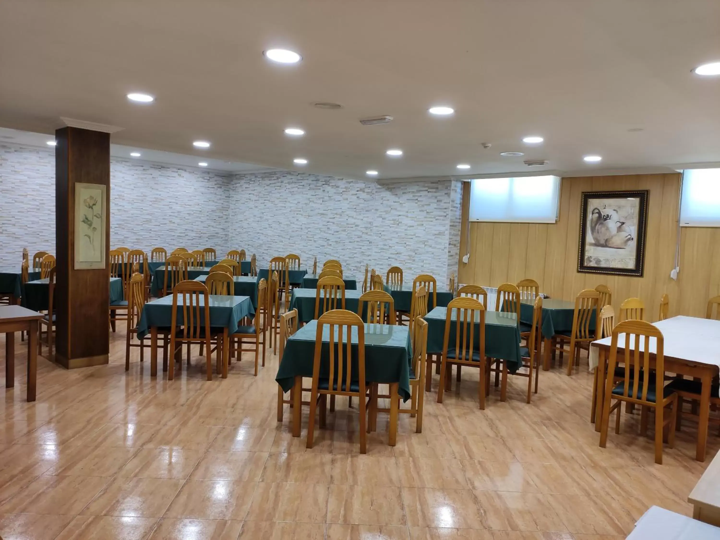 Restaurant/Places to Eat in Hotel Ría de Suances