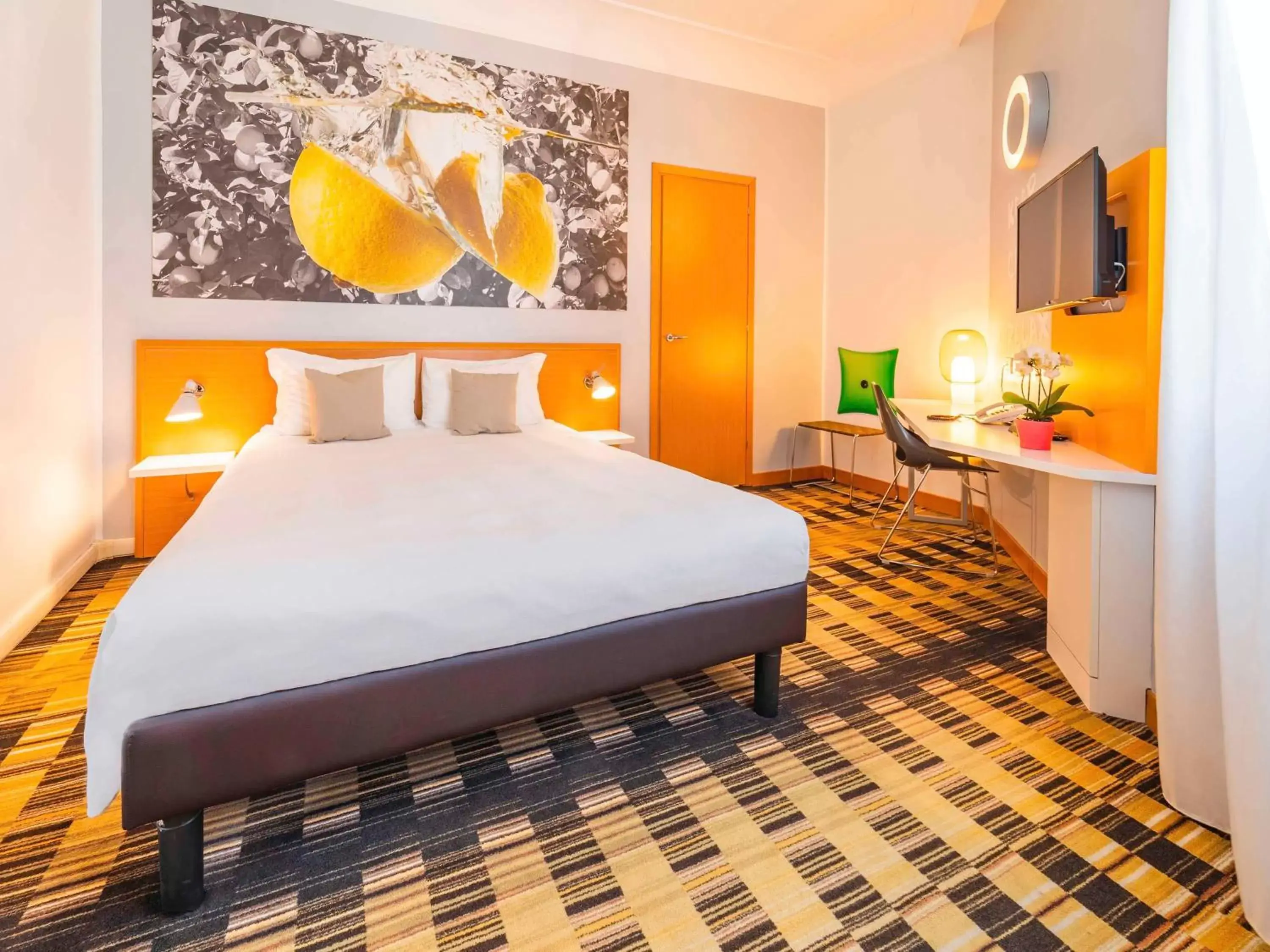 Bedroom, Bed in Ibis Styles Napoli Garibaldi