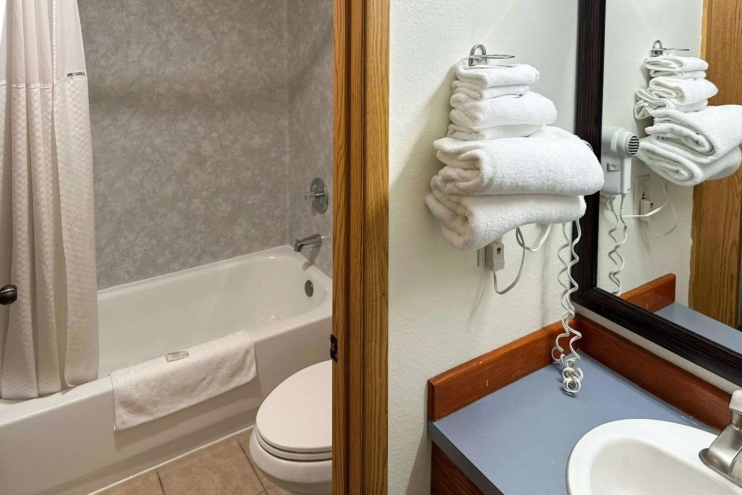 Bedroom in Econo Lodge Edmonds North Seattle Bedroom in Econo Lodge Edmonds North Seattle