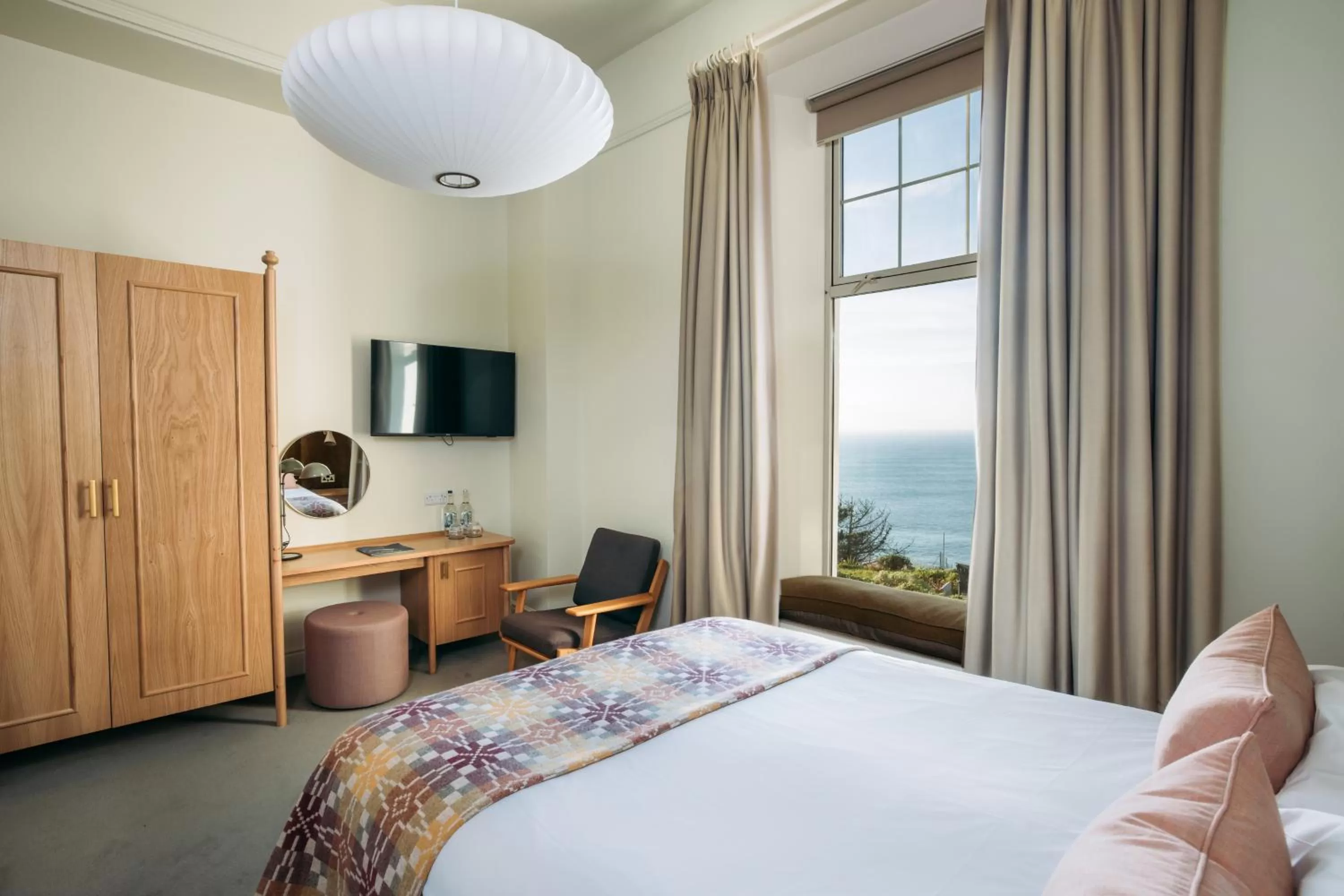 Bedroom, Bed in Polurrian on the Lizard