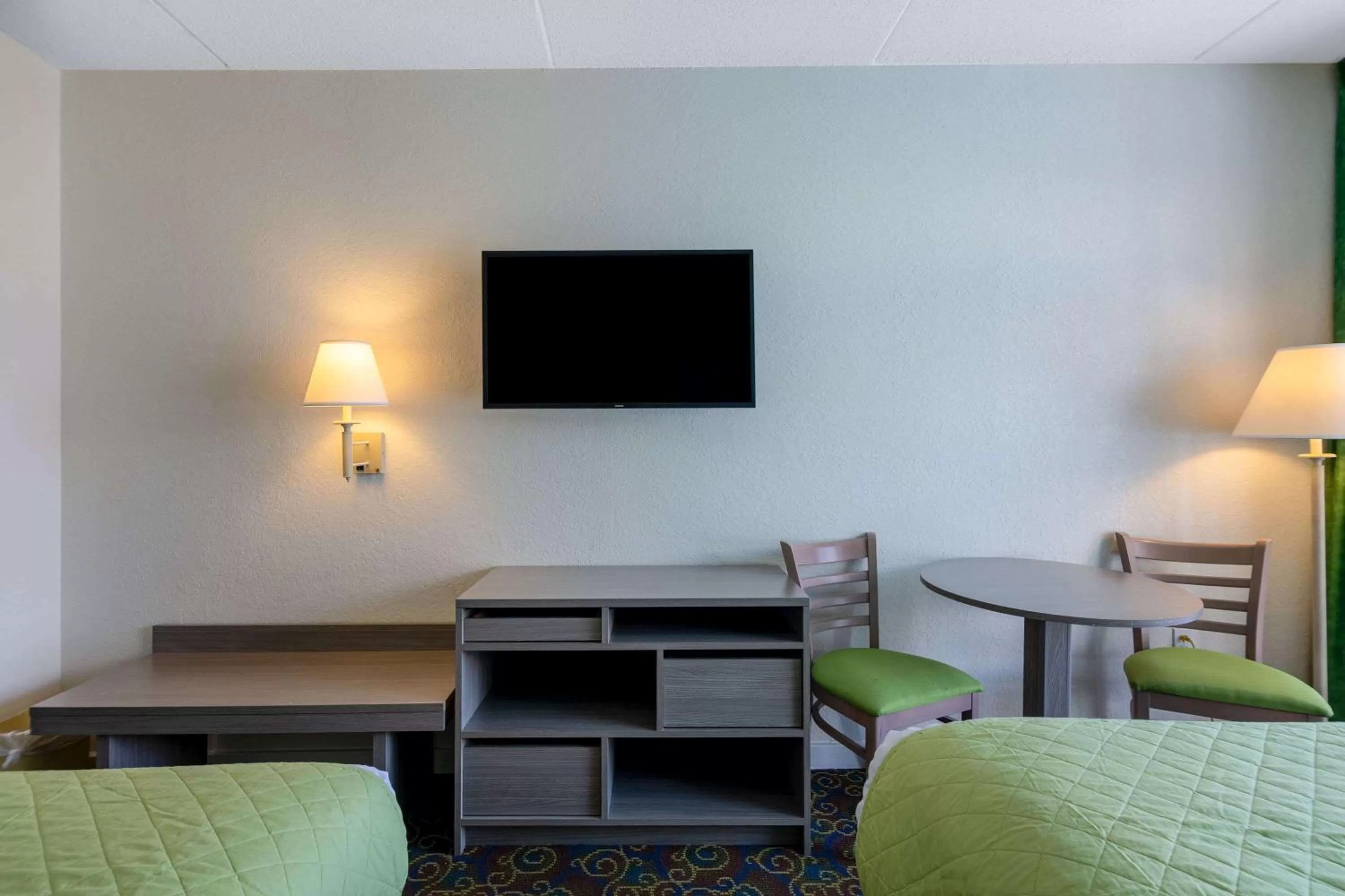 Photo of the whole room, Bed in Travelodge by Wyndham Outer Banks/Kill Devil Hills